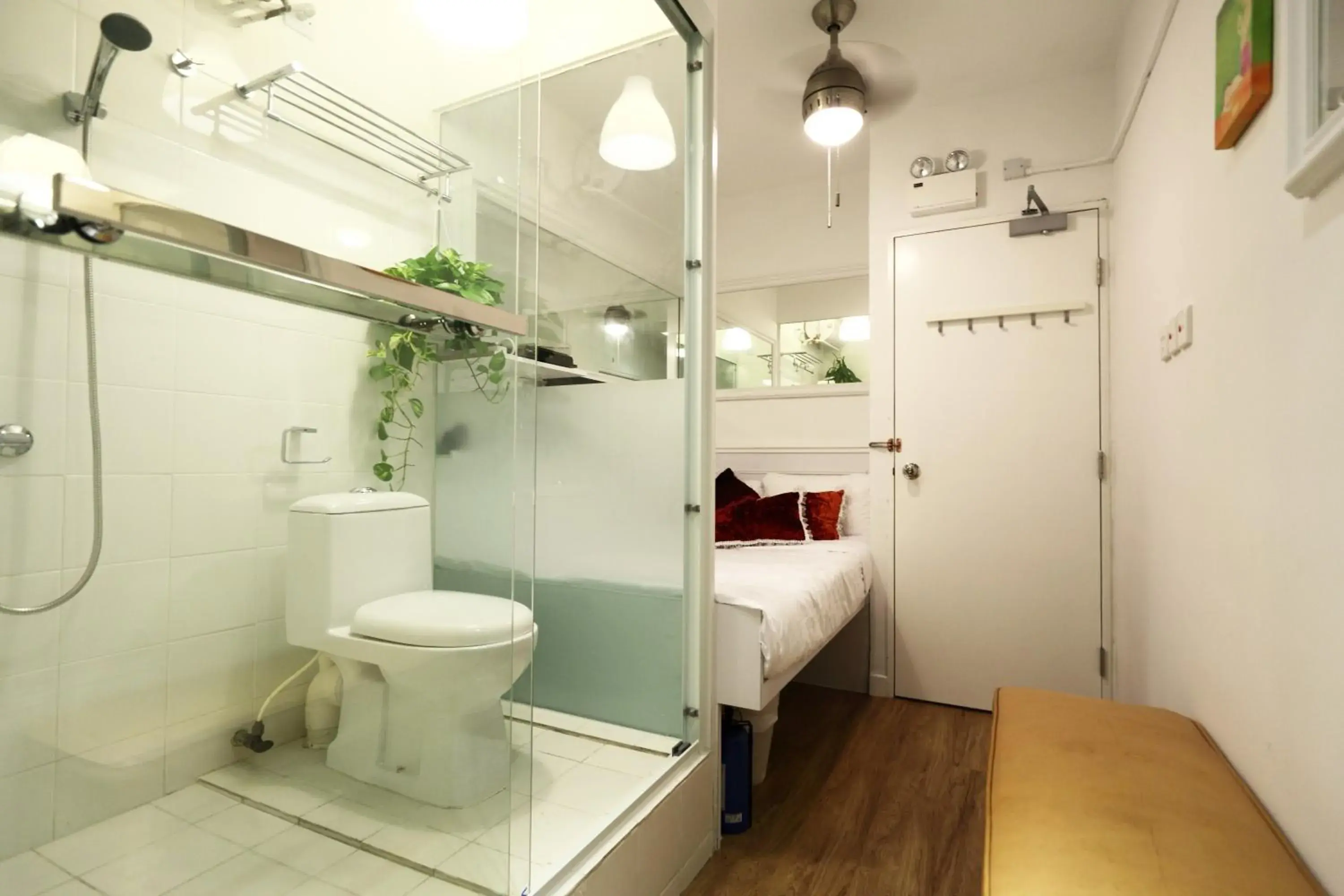 Toilet, Bed in Apple lnn Causeway Bay Toilet, Bed in Apple lnn Causeway Bay