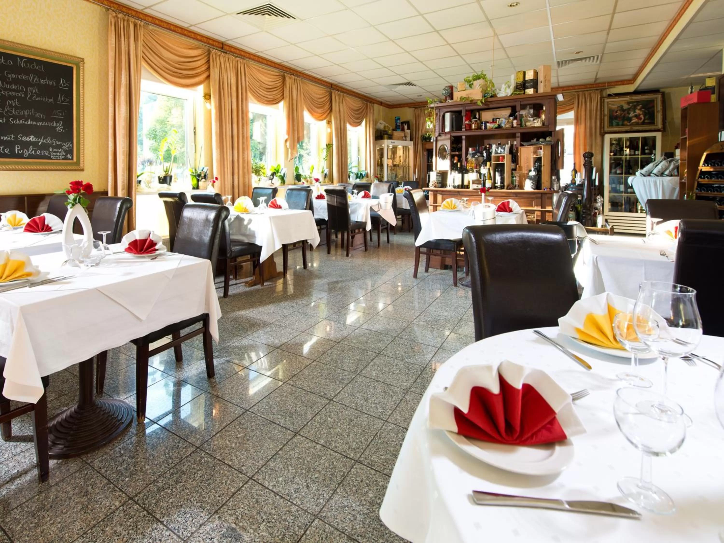 Restaurant/places to eat in ACHAT Hotel Monheim am Rhein