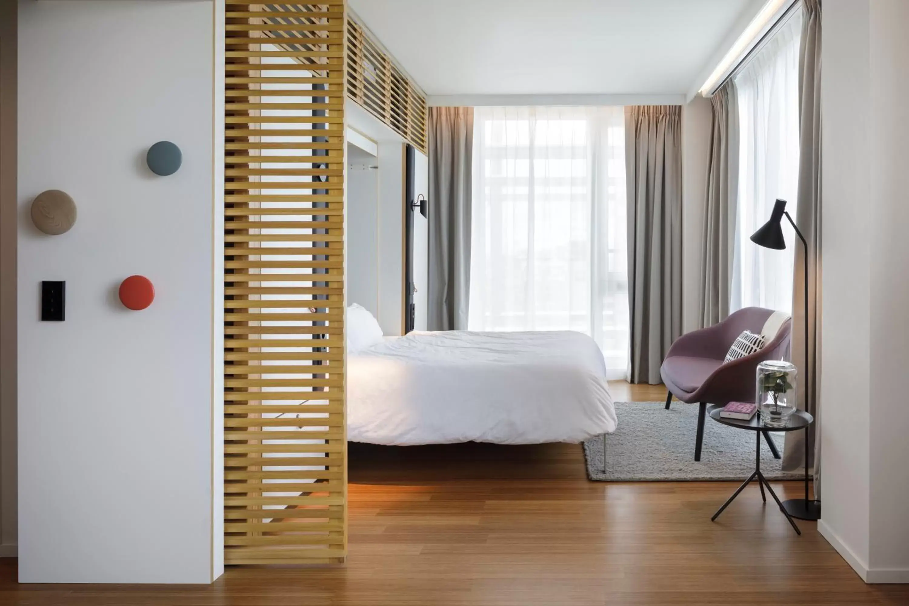 Photo of the whole room, Bed in Zoku Paris