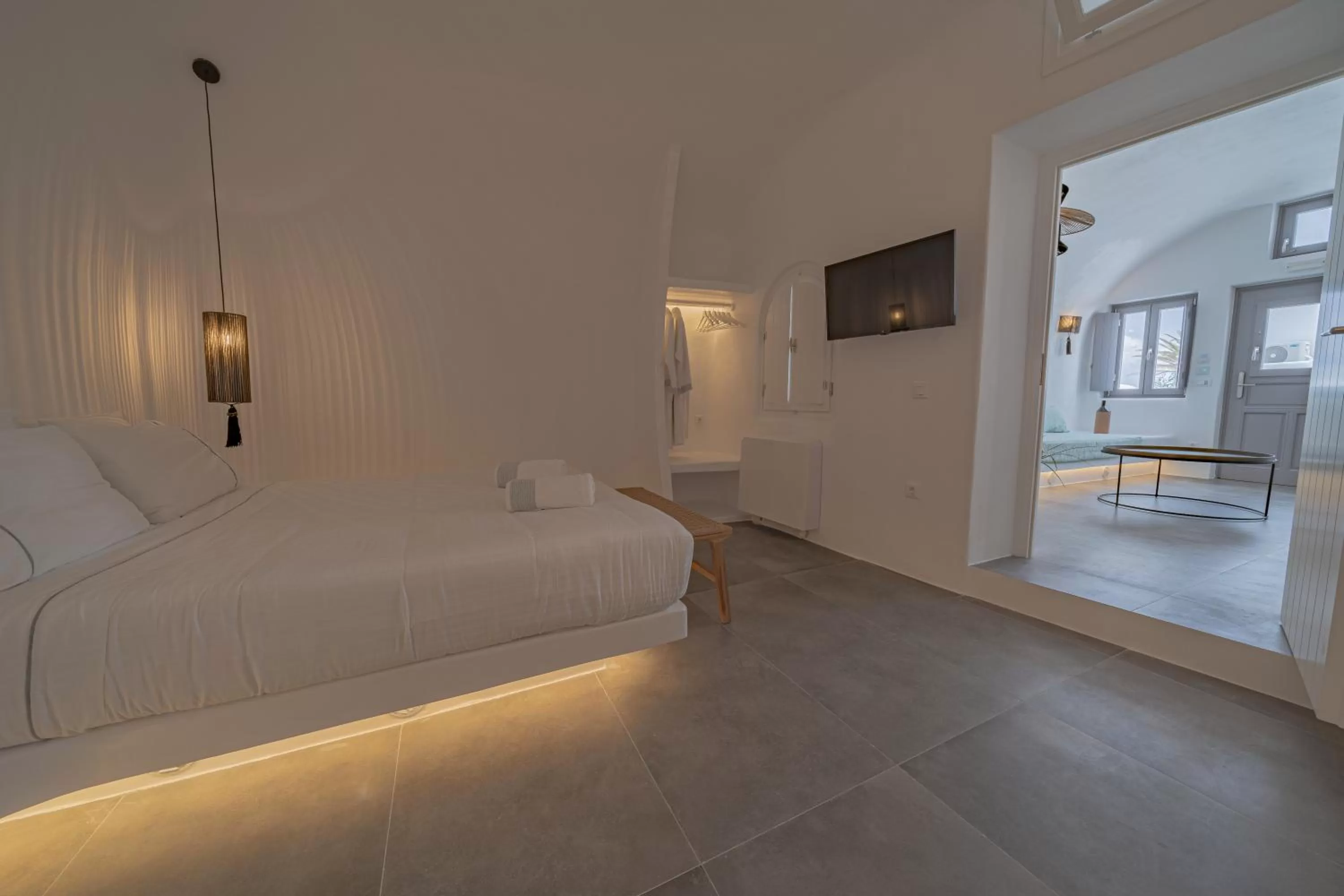 Bed in Eternity Suites Santorini