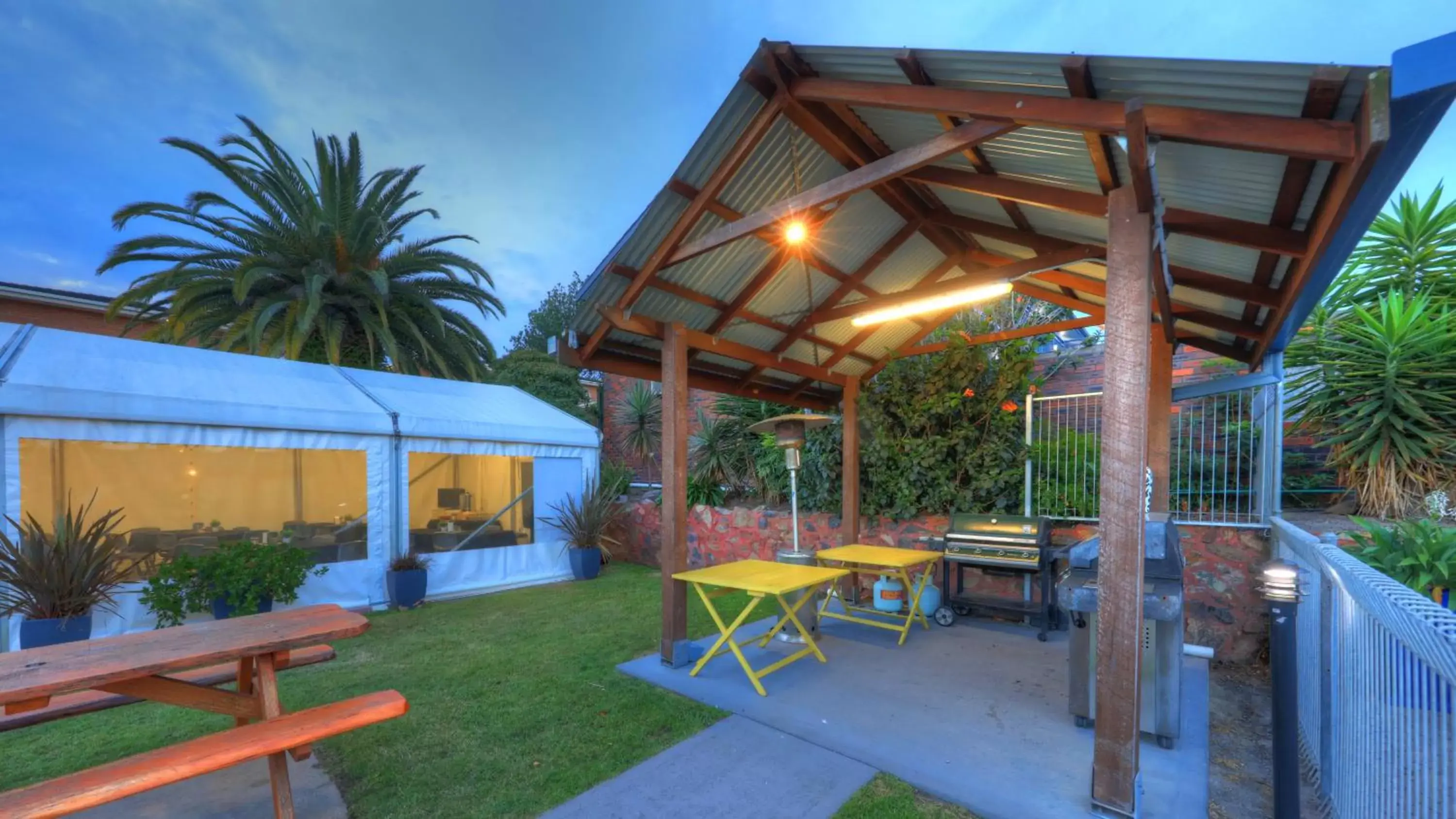 BBQ facilities in Pelican Motor Inn