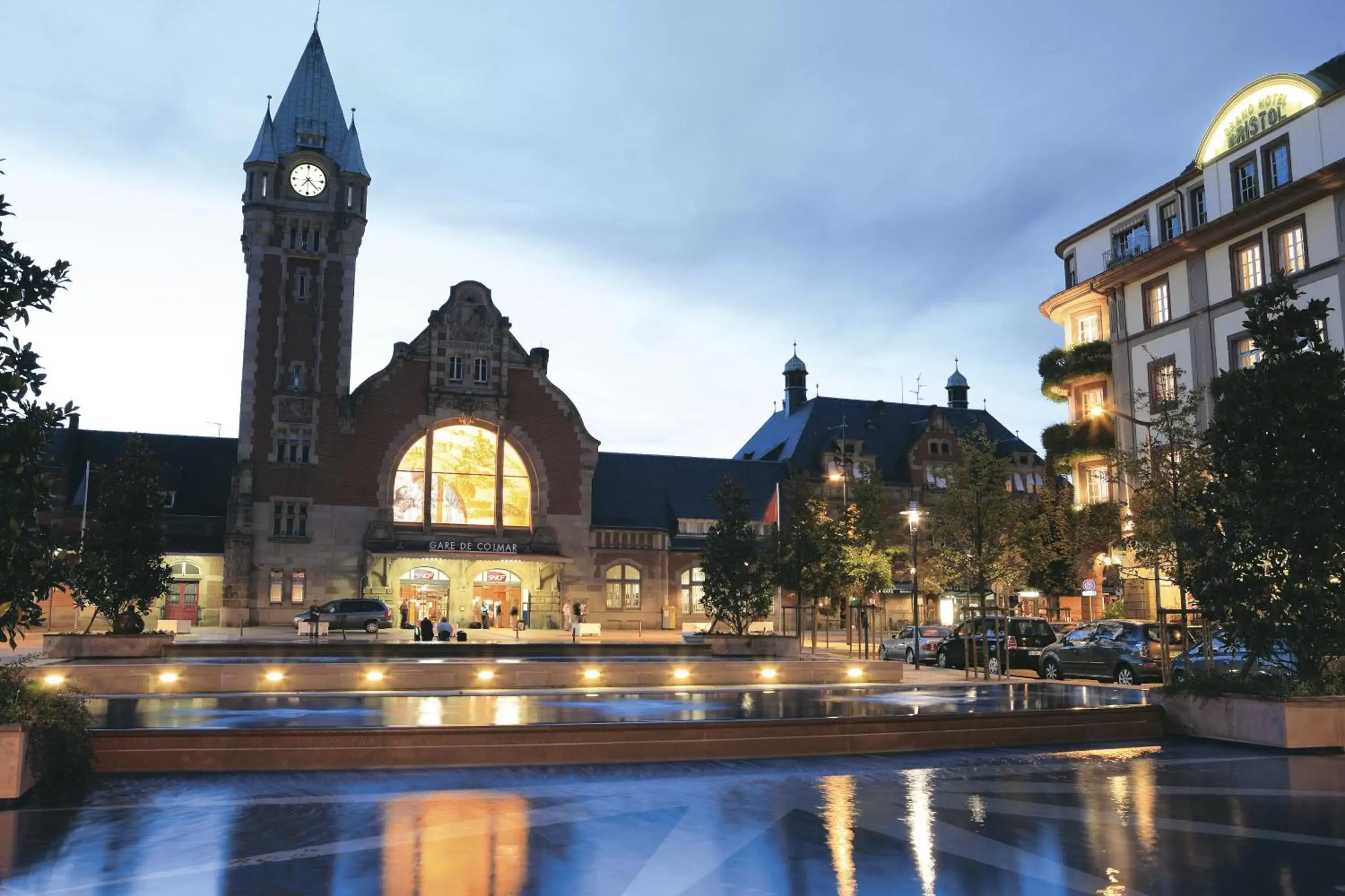 Nearby landmark, Property Building in Grand Hôtel Bristol