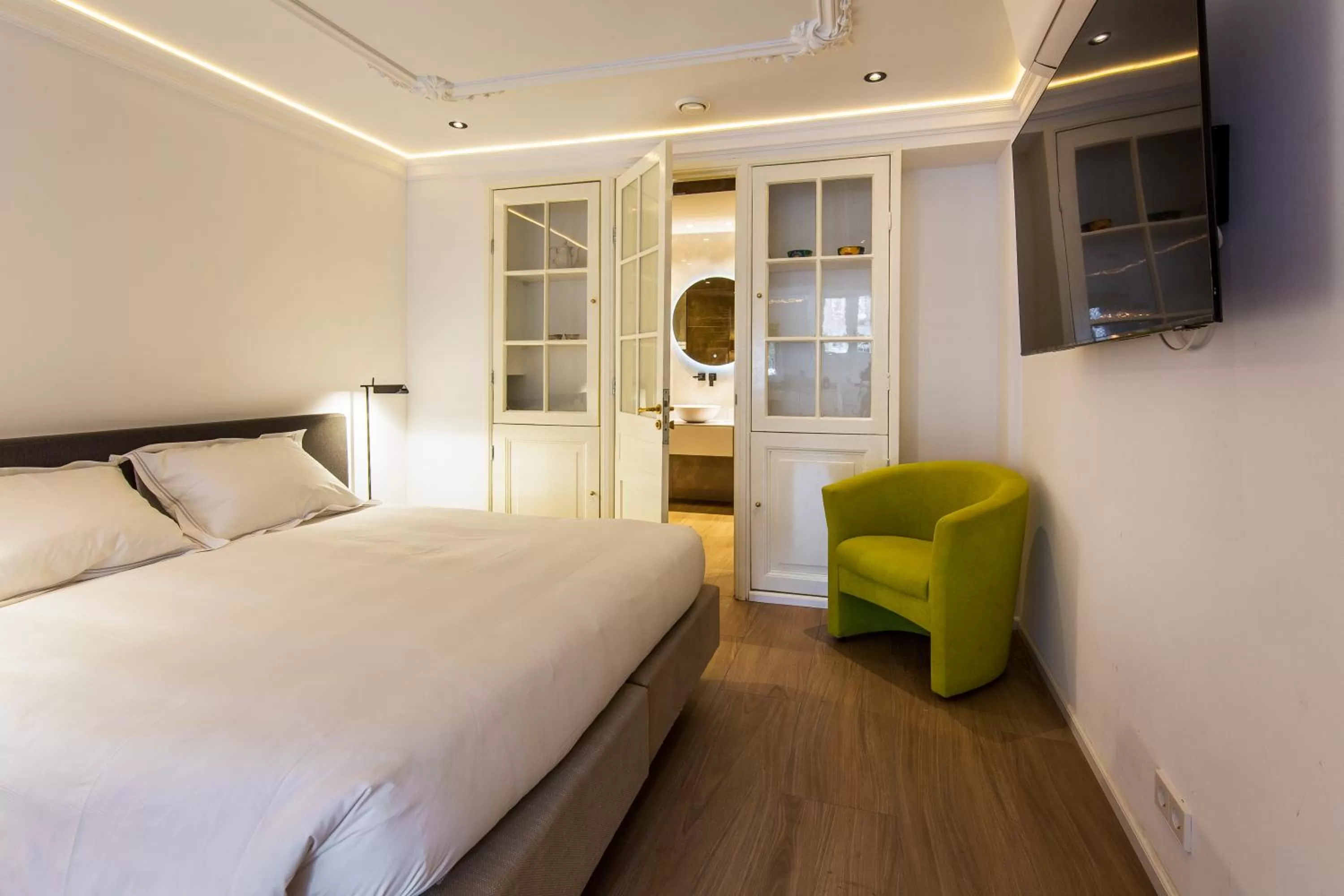 Property building, Bed in Amstel Corner Hotel