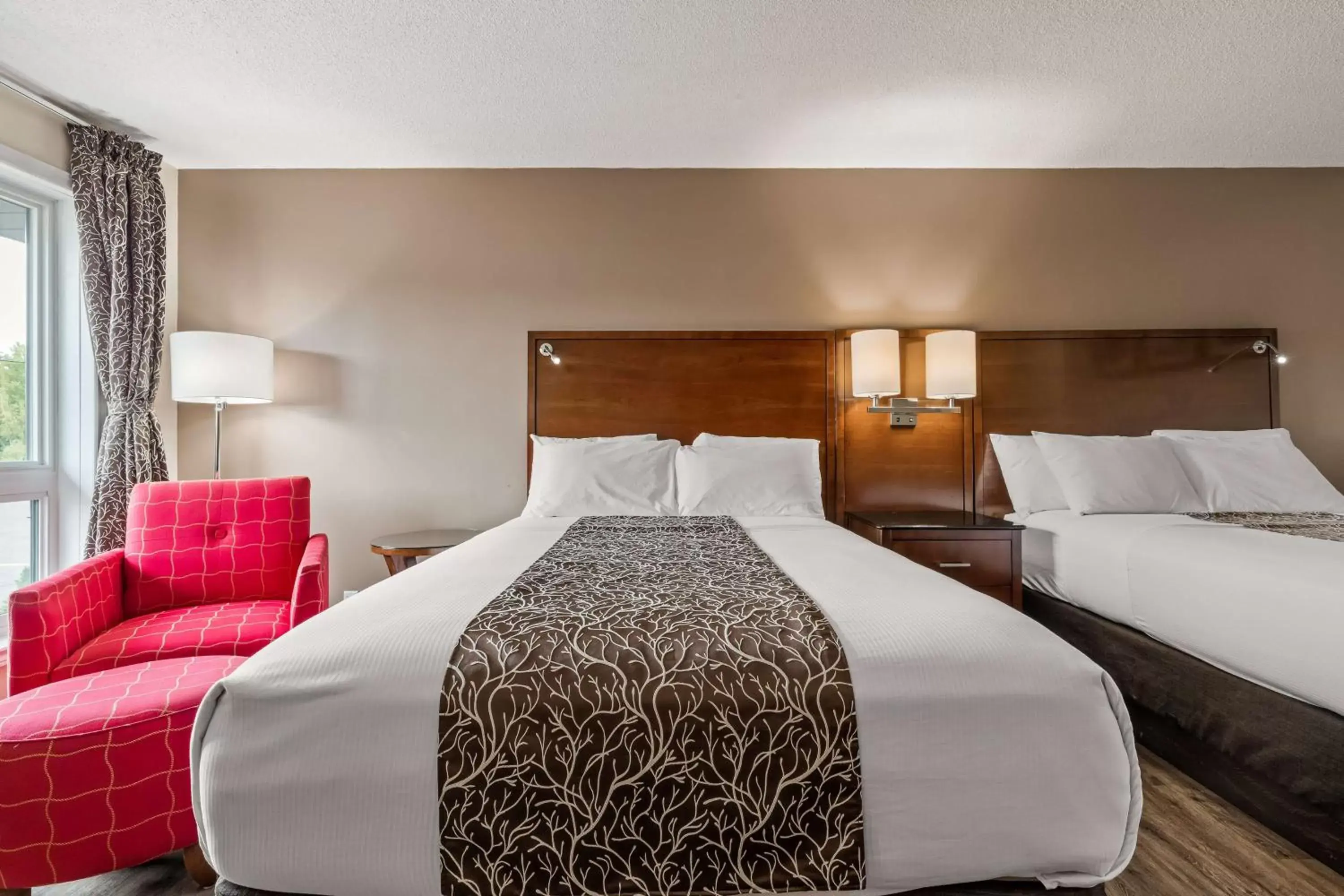 Bed in SureStay Hotel by Best Western Kemptville