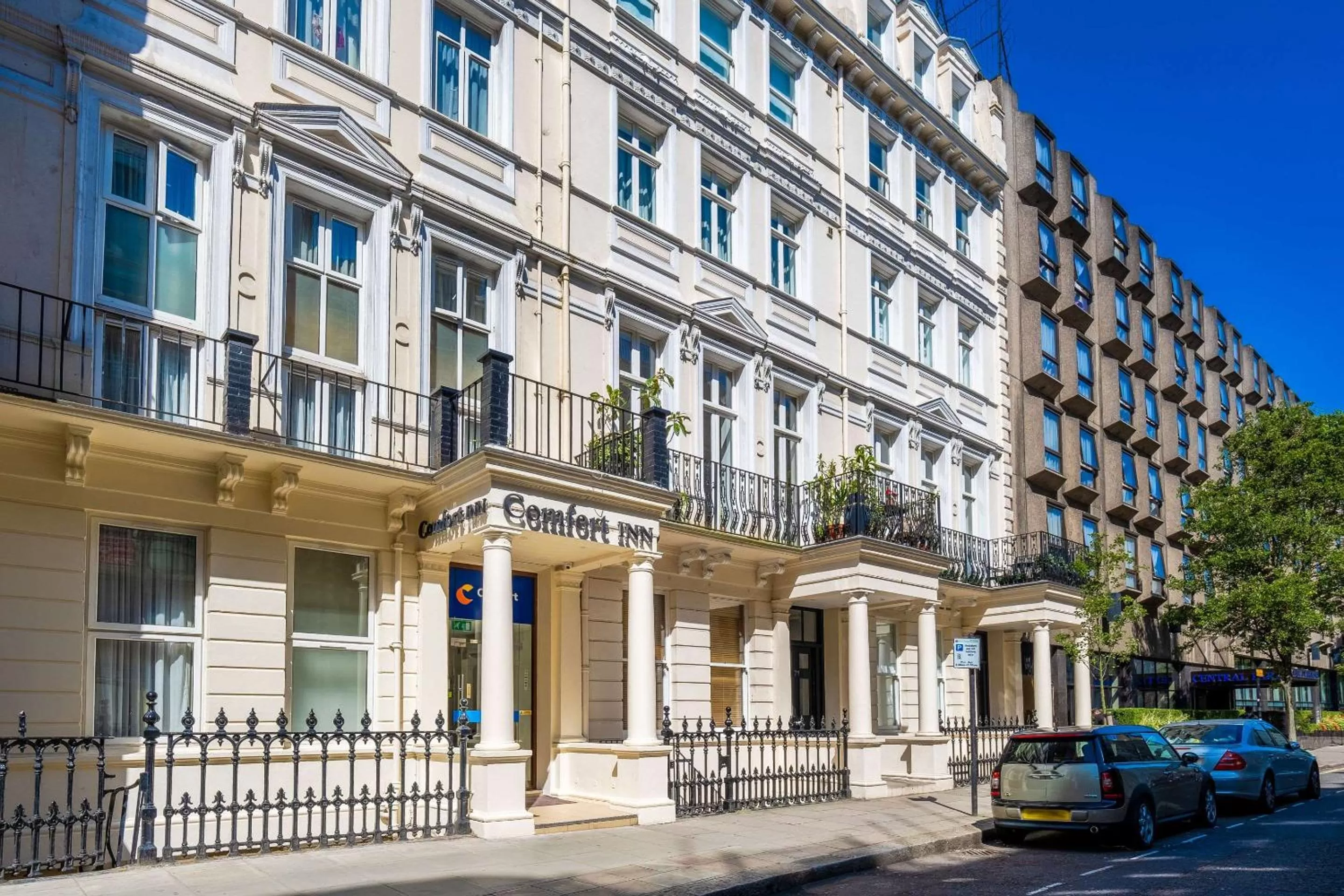 Property building in Comfort Inn Hyde Park