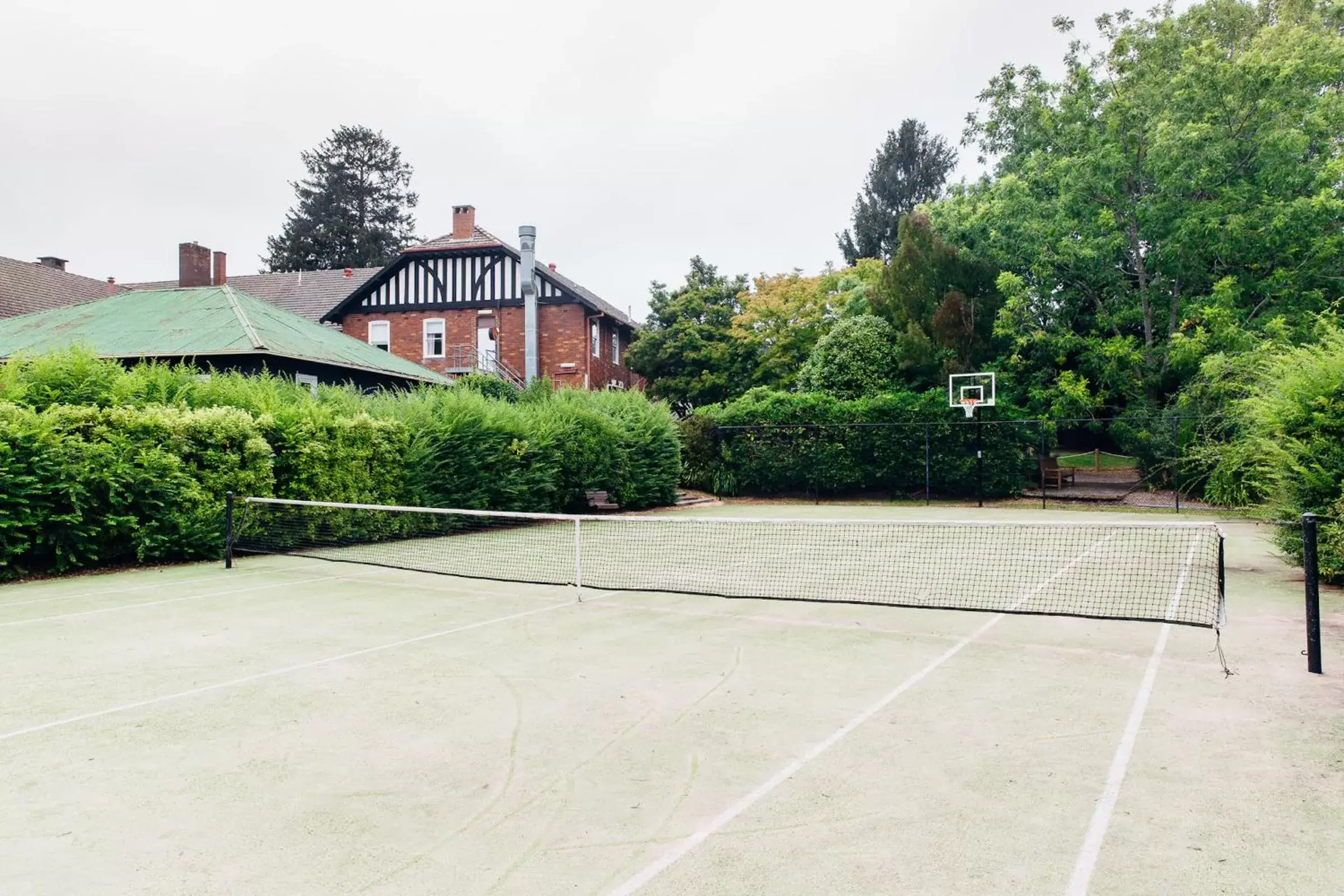 Property building, Tennis/Squash in Bundanoon Hotel