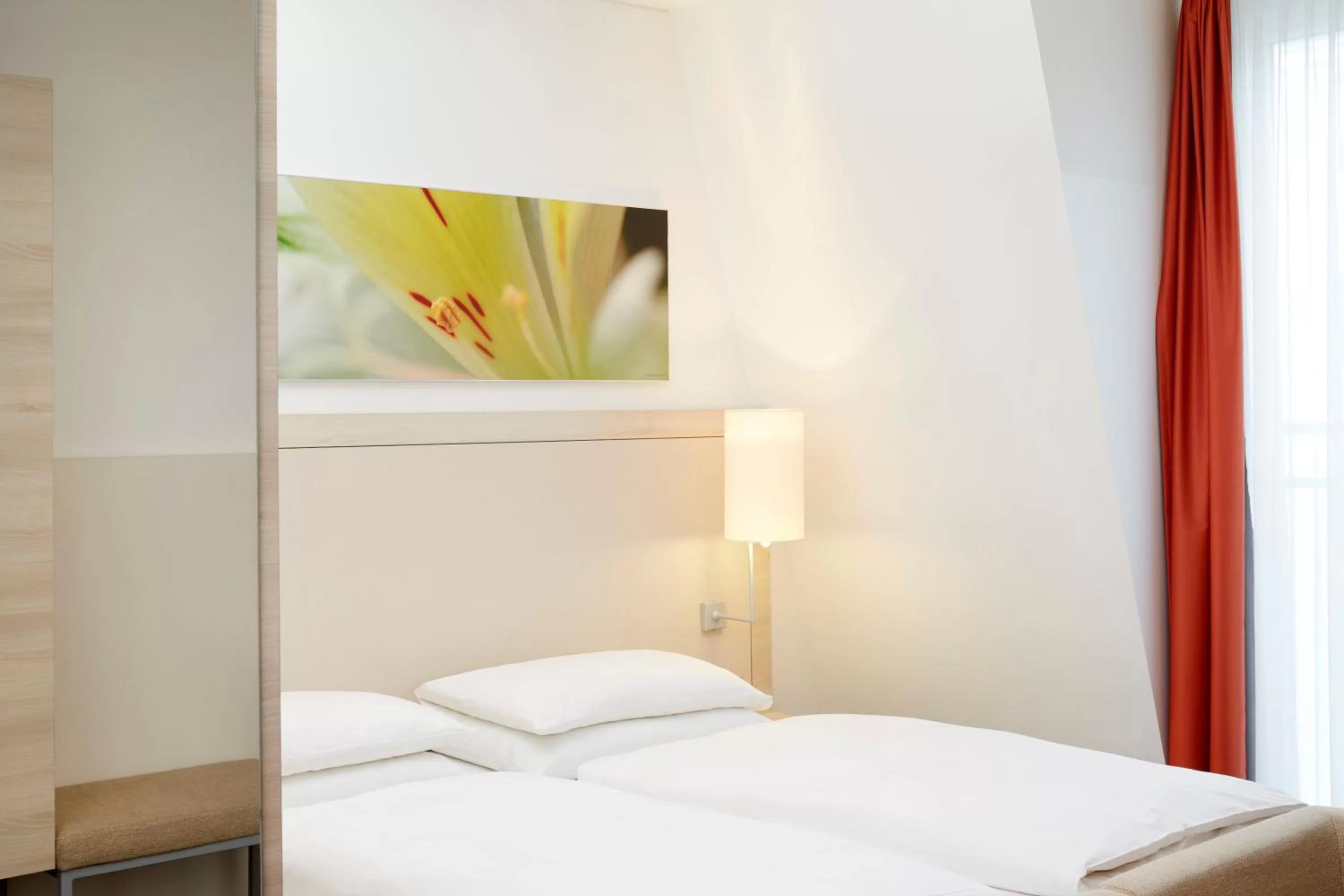 Photo of the whole room, Bed in H+ Hotel München