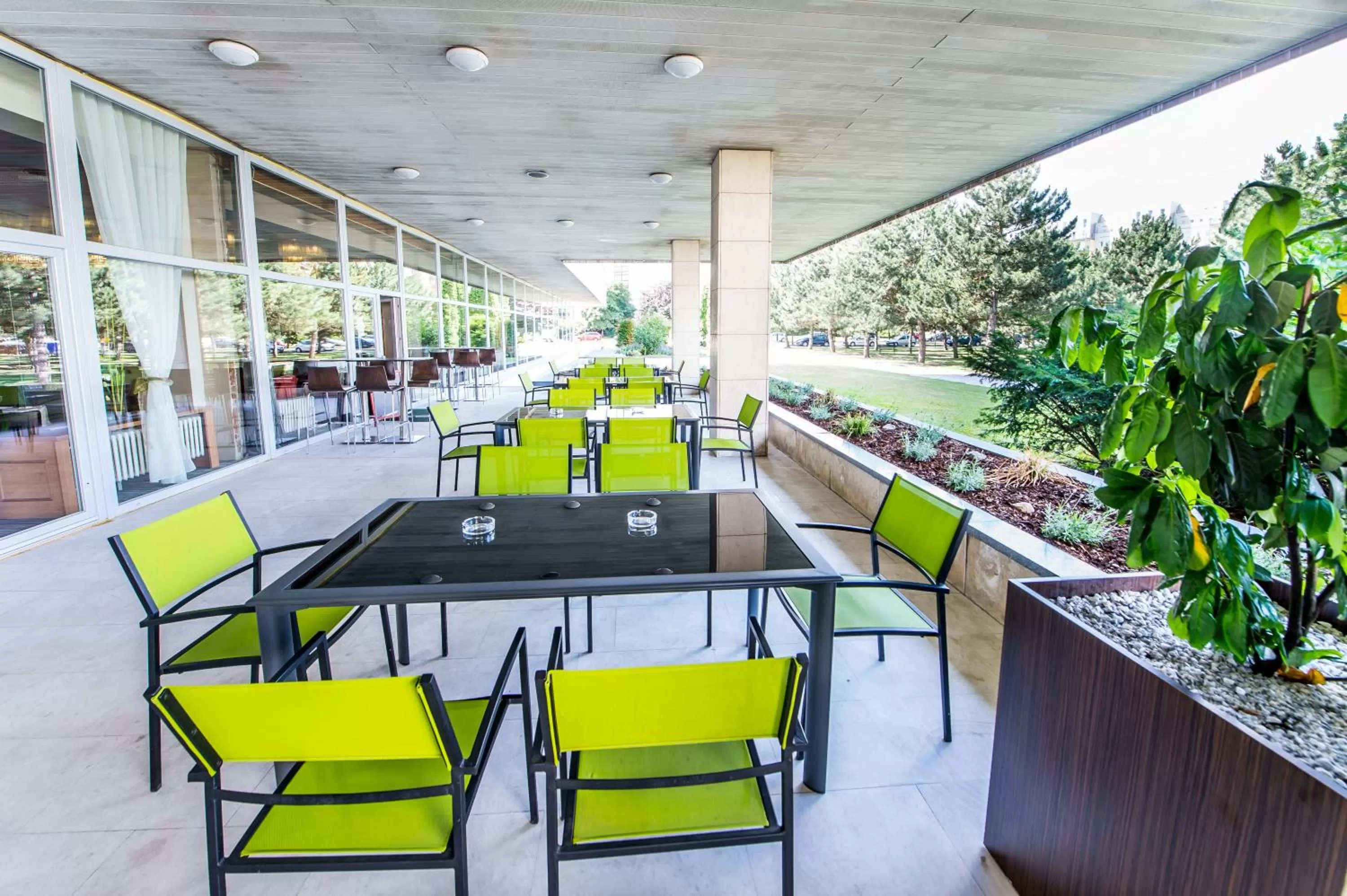 Restaurant/places to eat in Hotel Cascade