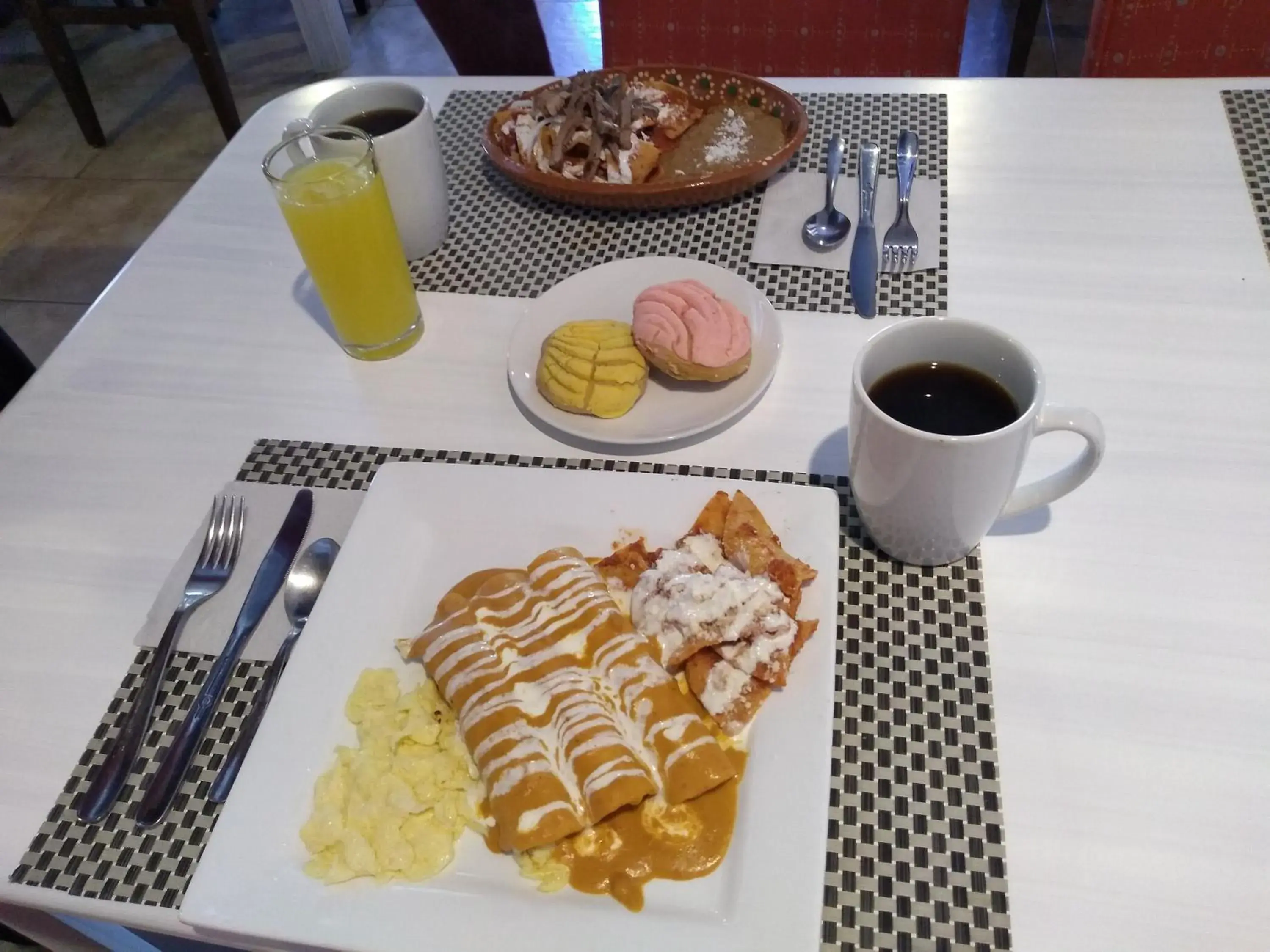 Breakfast in Hotel America Palacio