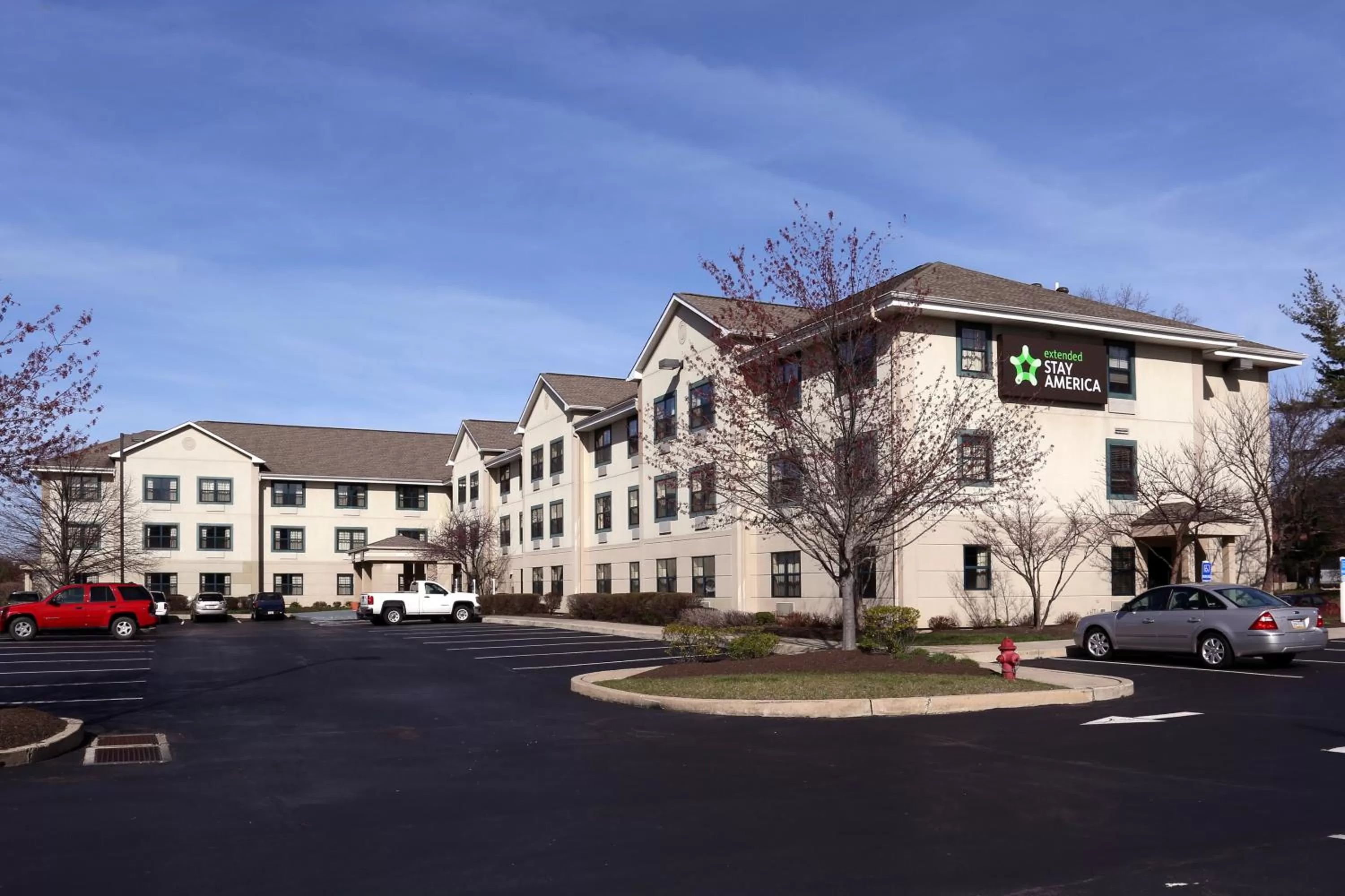 Property building in Extended Stay America Suites - Philadelphia - Horsham - Welsh Rd