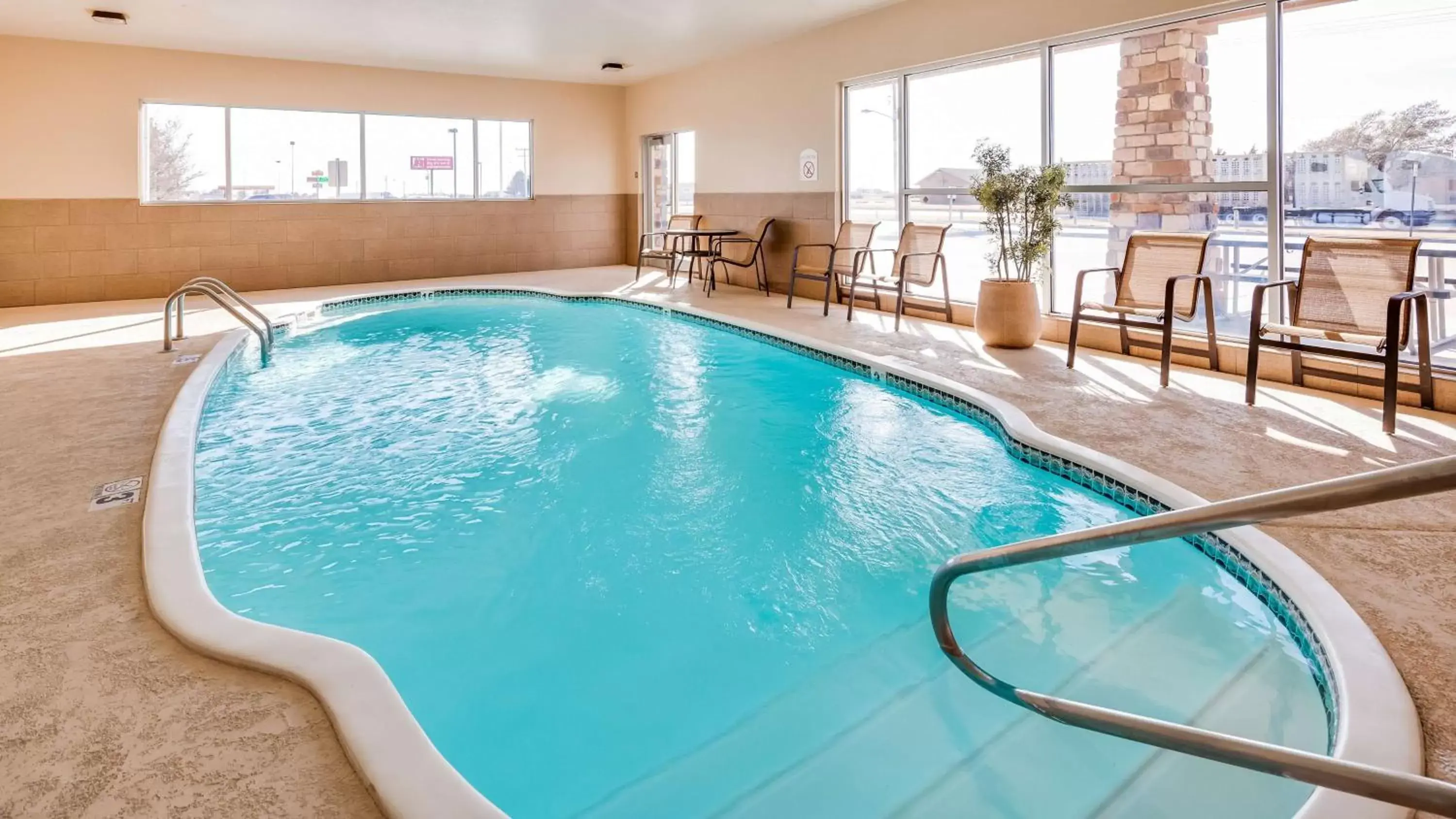 On site, Swimming Pool in Best Western El-Quartelejo Inn & Suites