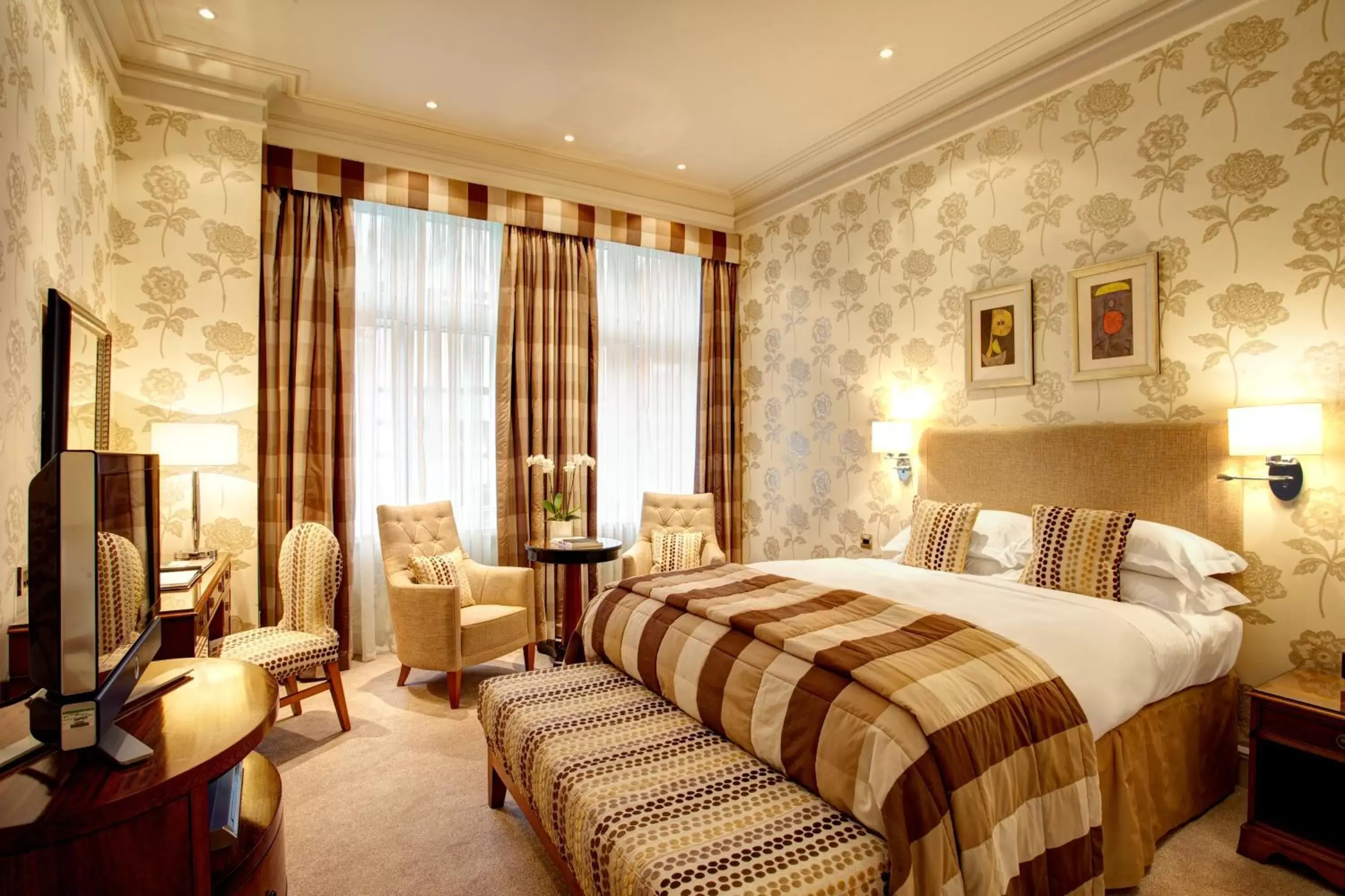 Photo of the whole room, Bed in The Chester Grosvenor