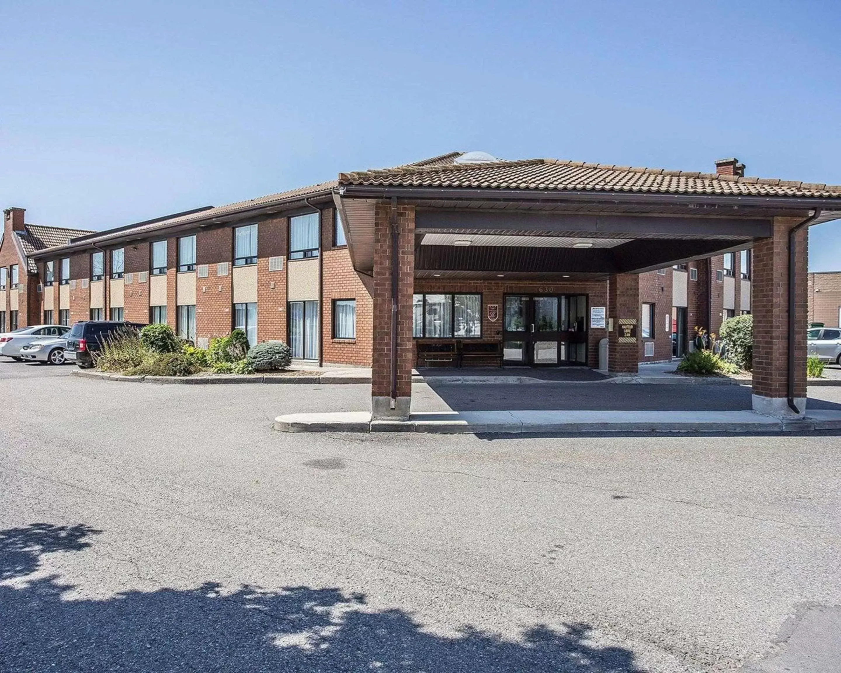 Property Building in Comfort Inn Gatineau