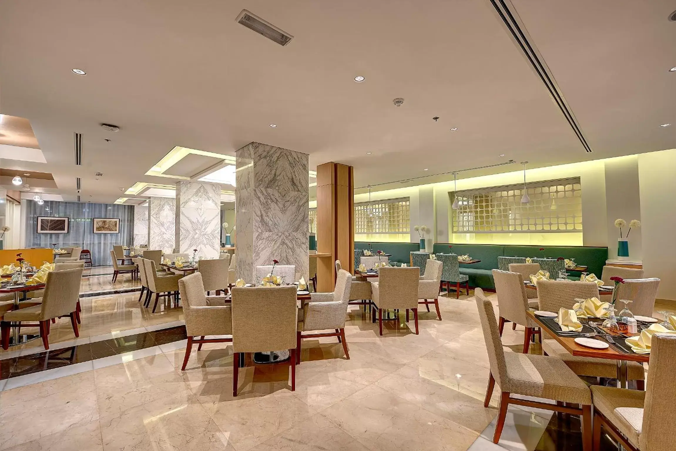 Restaurant/Places to Eat in Royal Continental Hotel
