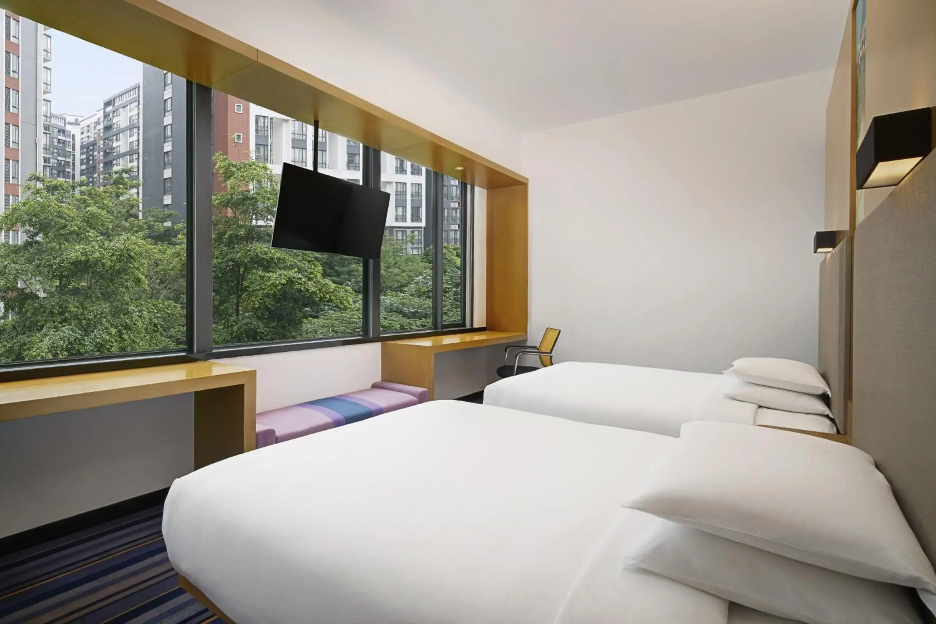 Photo of the whole room, Bed in Aloft Guangzhou University Park