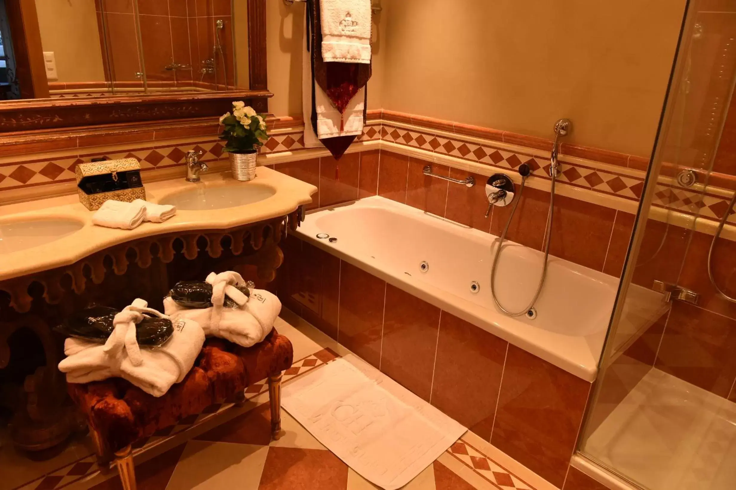 Bathroom in Grand Hôtel du Golf & Palace