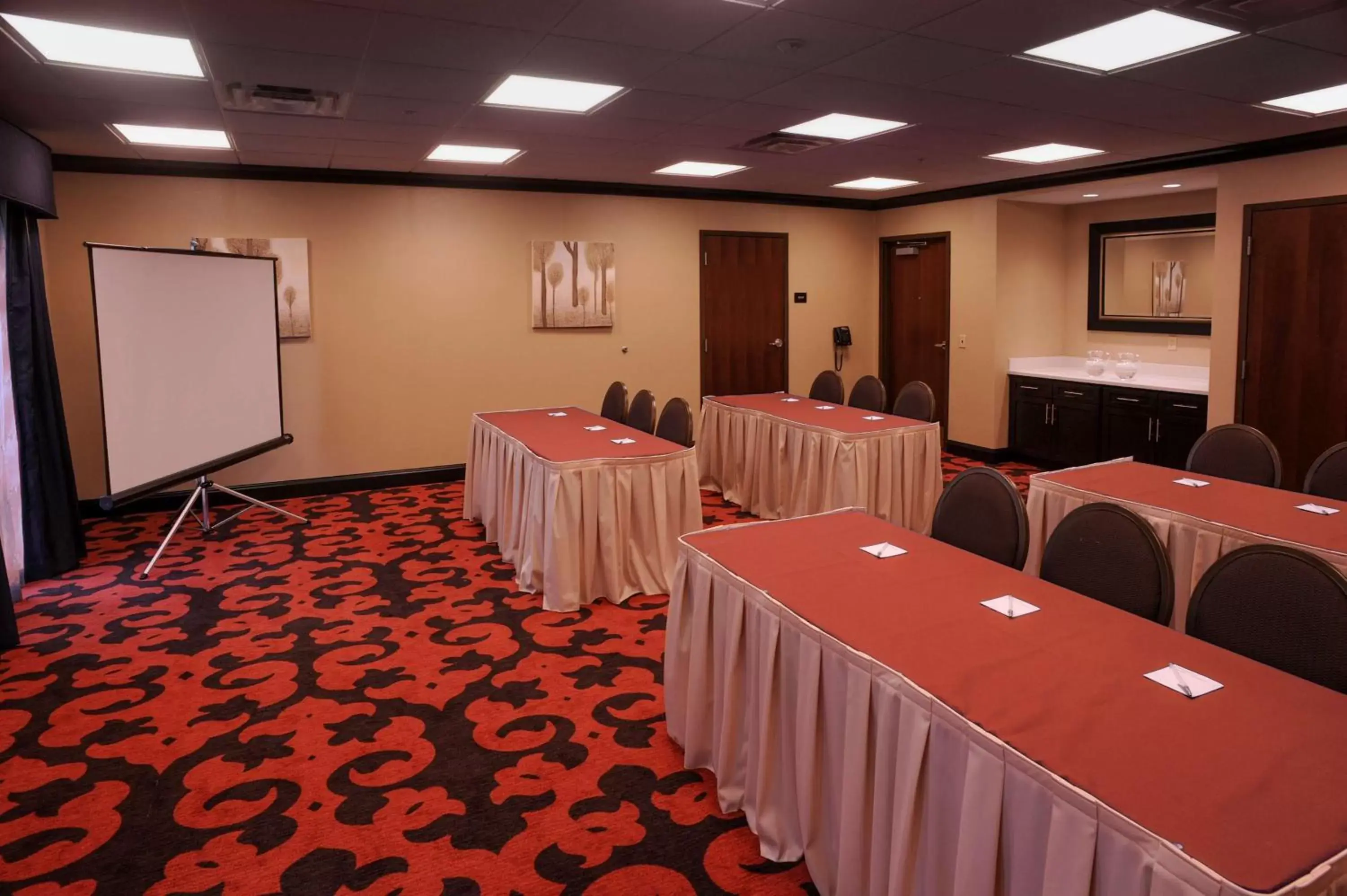 Meeting/conference room in Hampton Inn Neptune