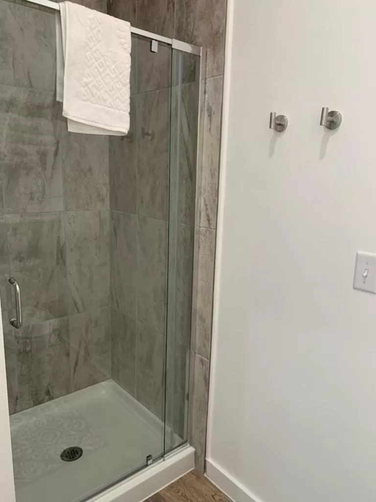 Shower in Winzig Lodge
