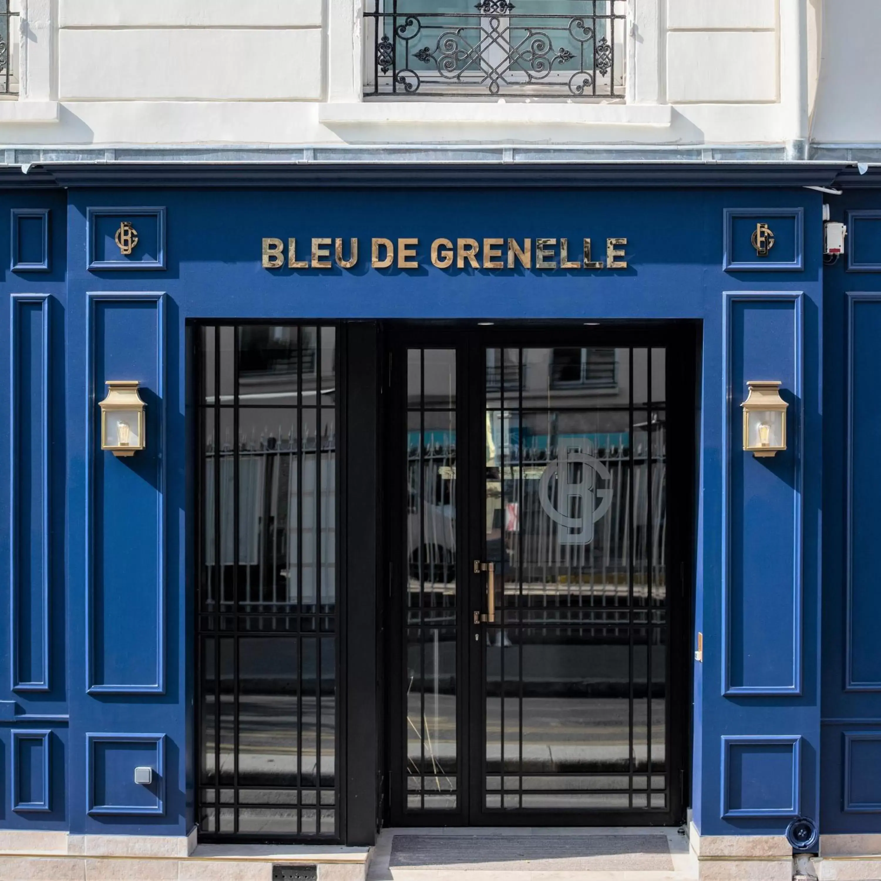 Property building in Hôtel Bleu de Grenelle