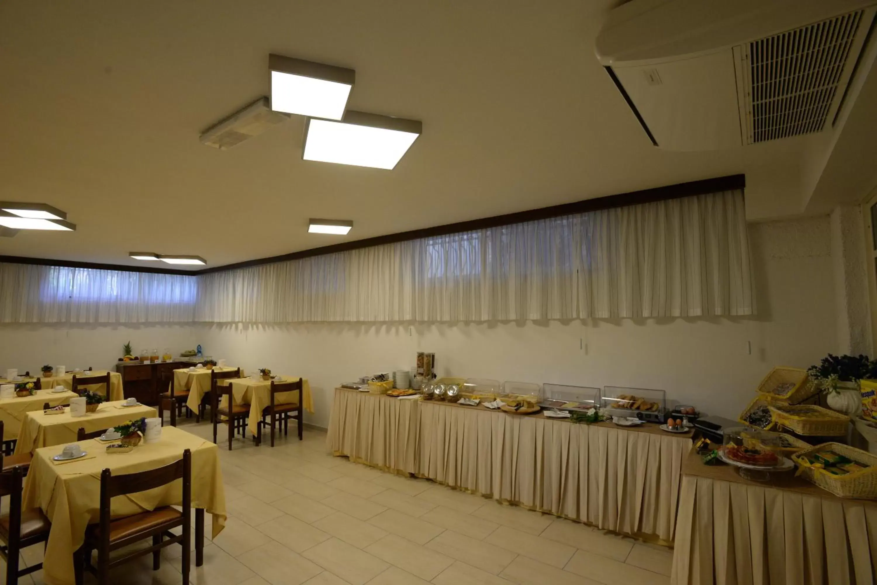 Restaurant/Places to Eat in Hotel Giulio Cesare