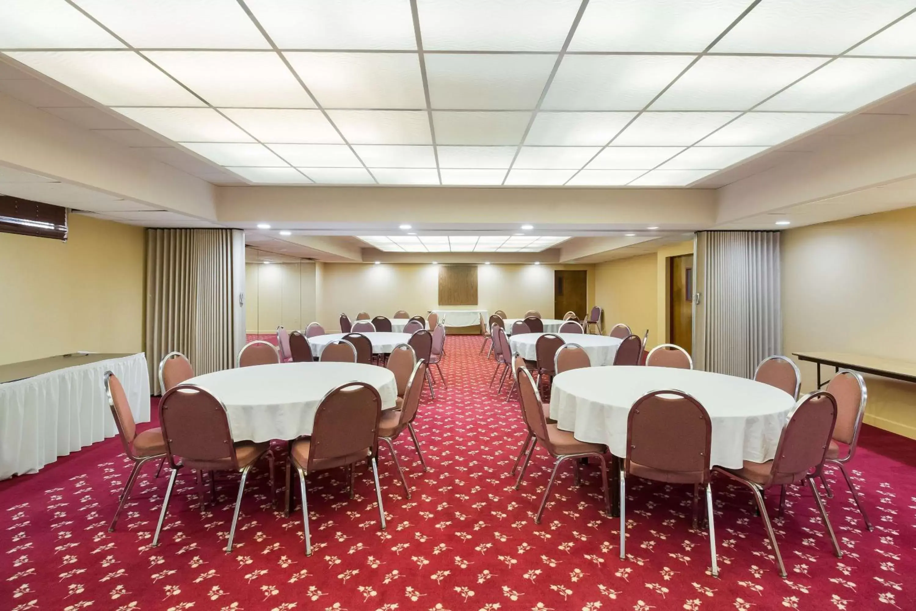 Meeting/conference room in Best Western Braddock Inn