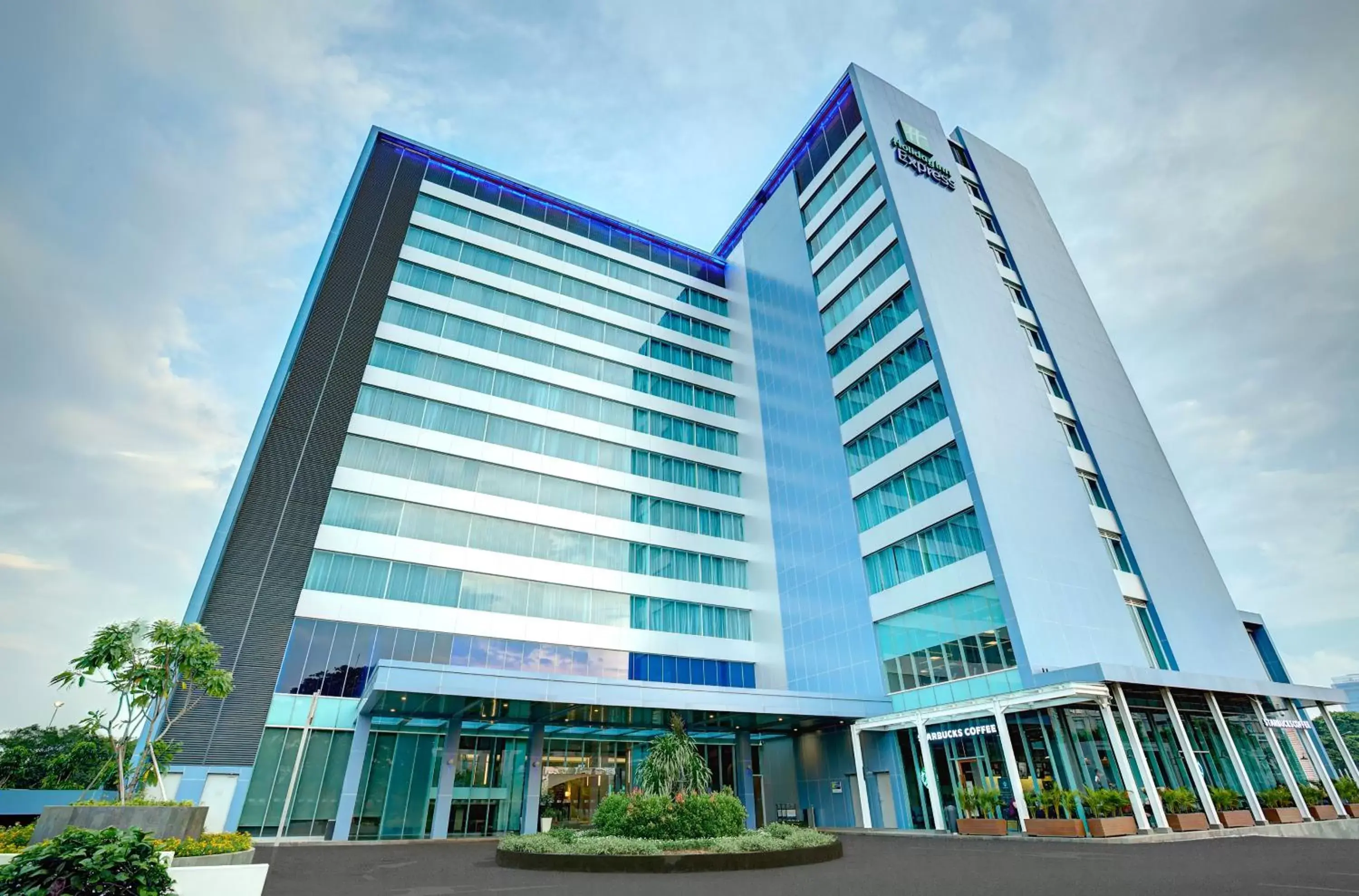 Facade/entrance, Property Building in Holiday Inn Express Jakarta International Expo, an IHG Hotel