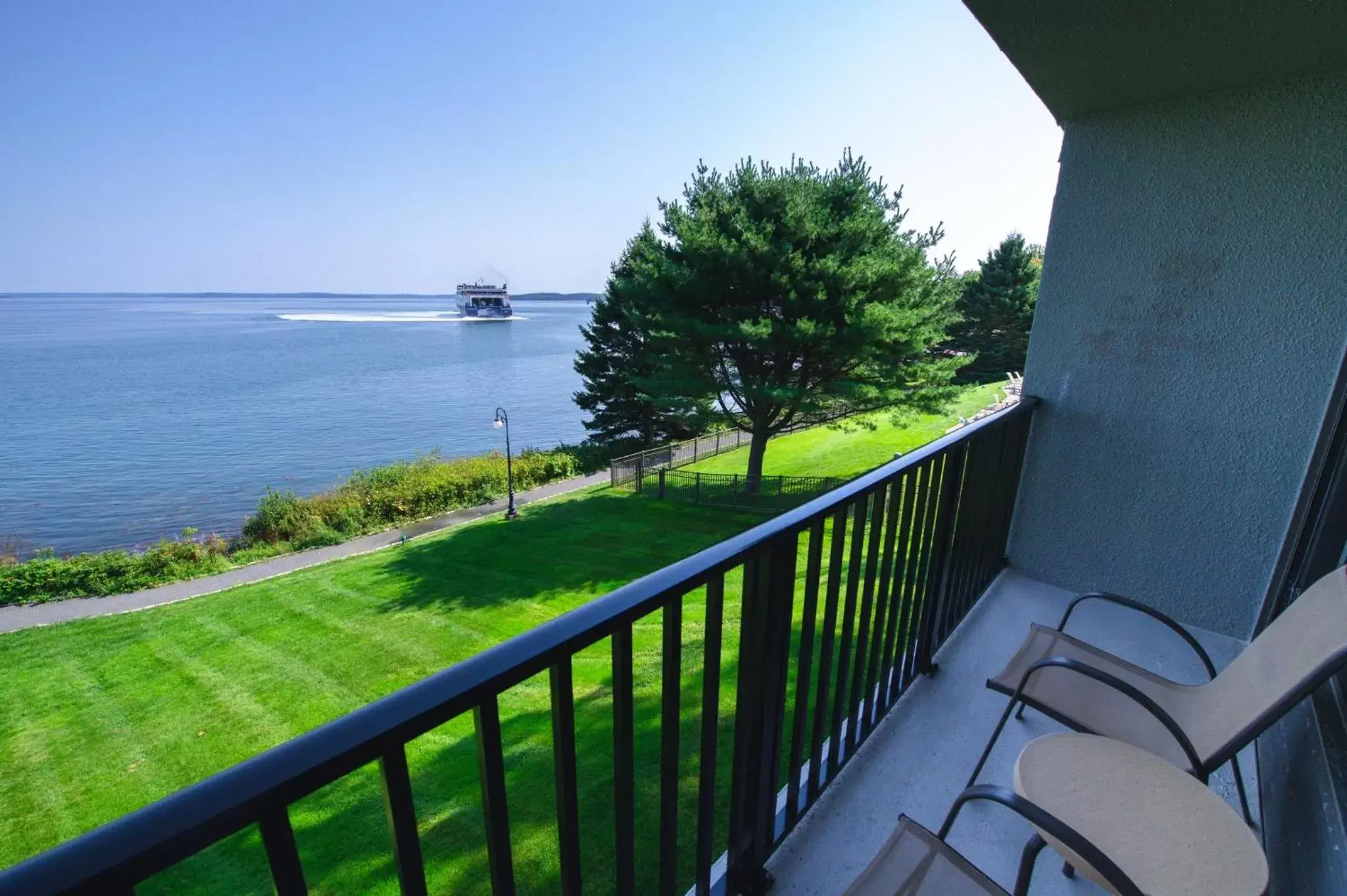 Photo of the whole room, Balcony/Terrace in Holiday Inn Bar Harbor Regency Hotel, an IHG Hotel