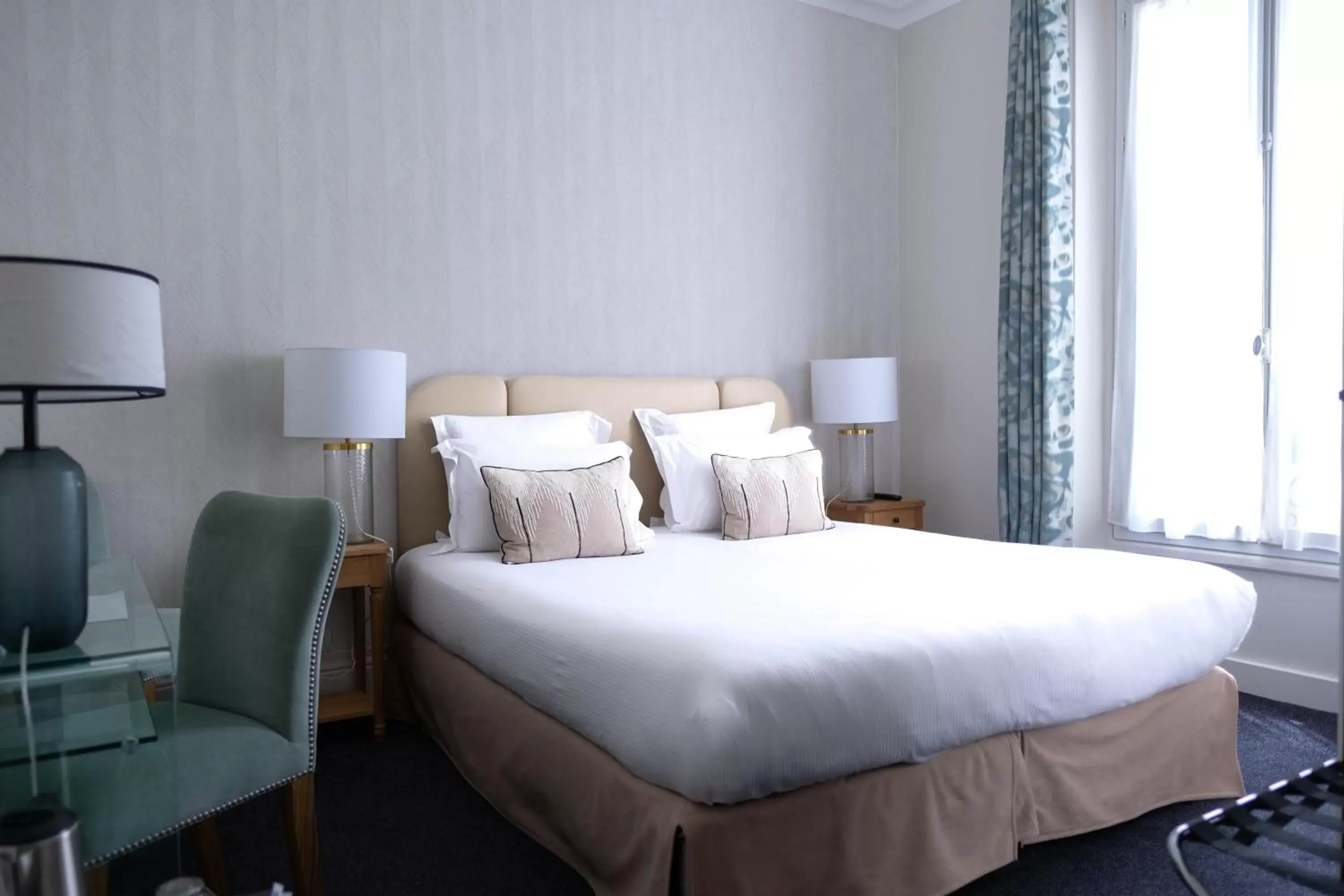 Bedroom, Bed in Hotel Claridge Paris