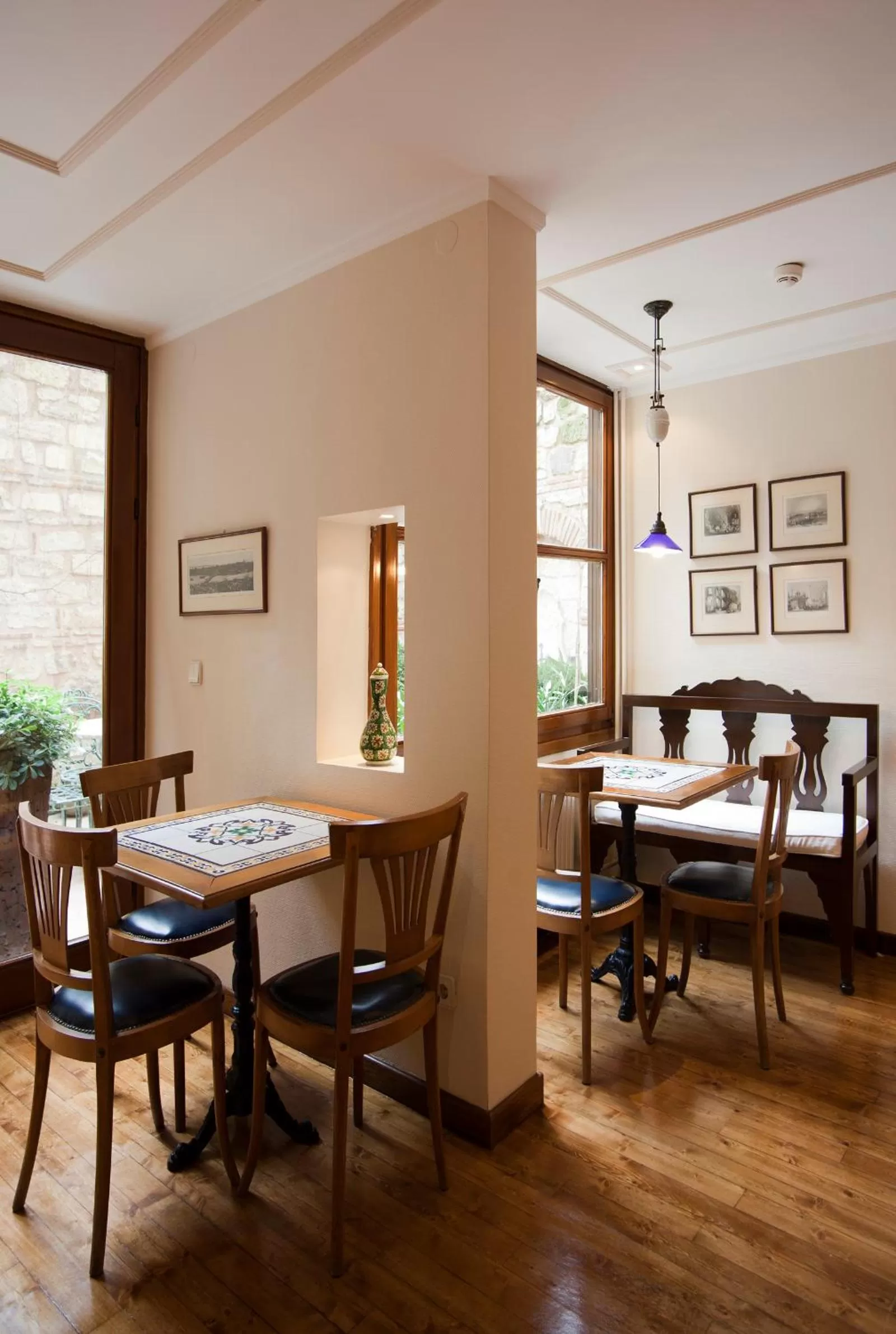 Restaurant/places to eat in Hotel Sari Konak