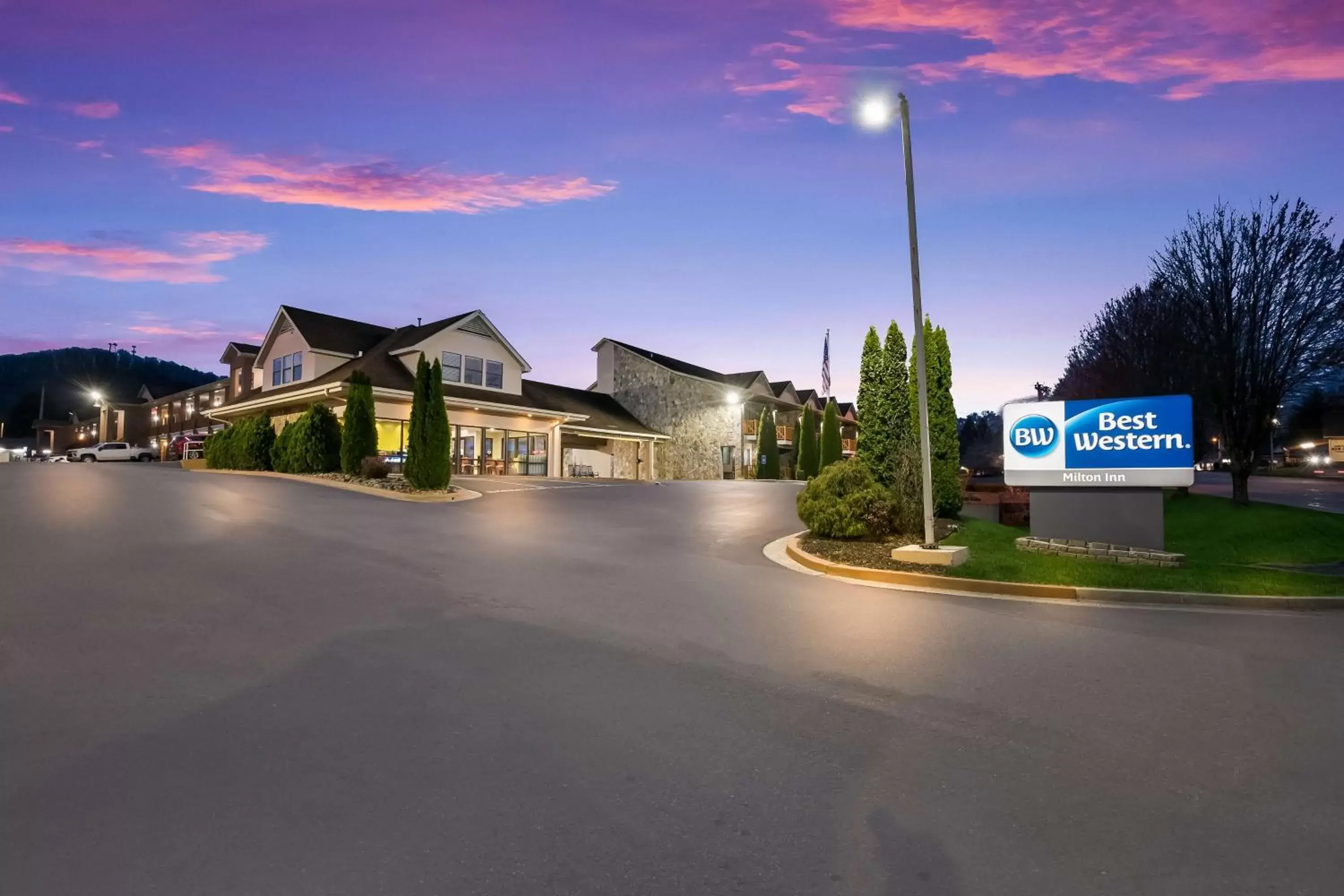 Property Building in Best Western Milton Inn