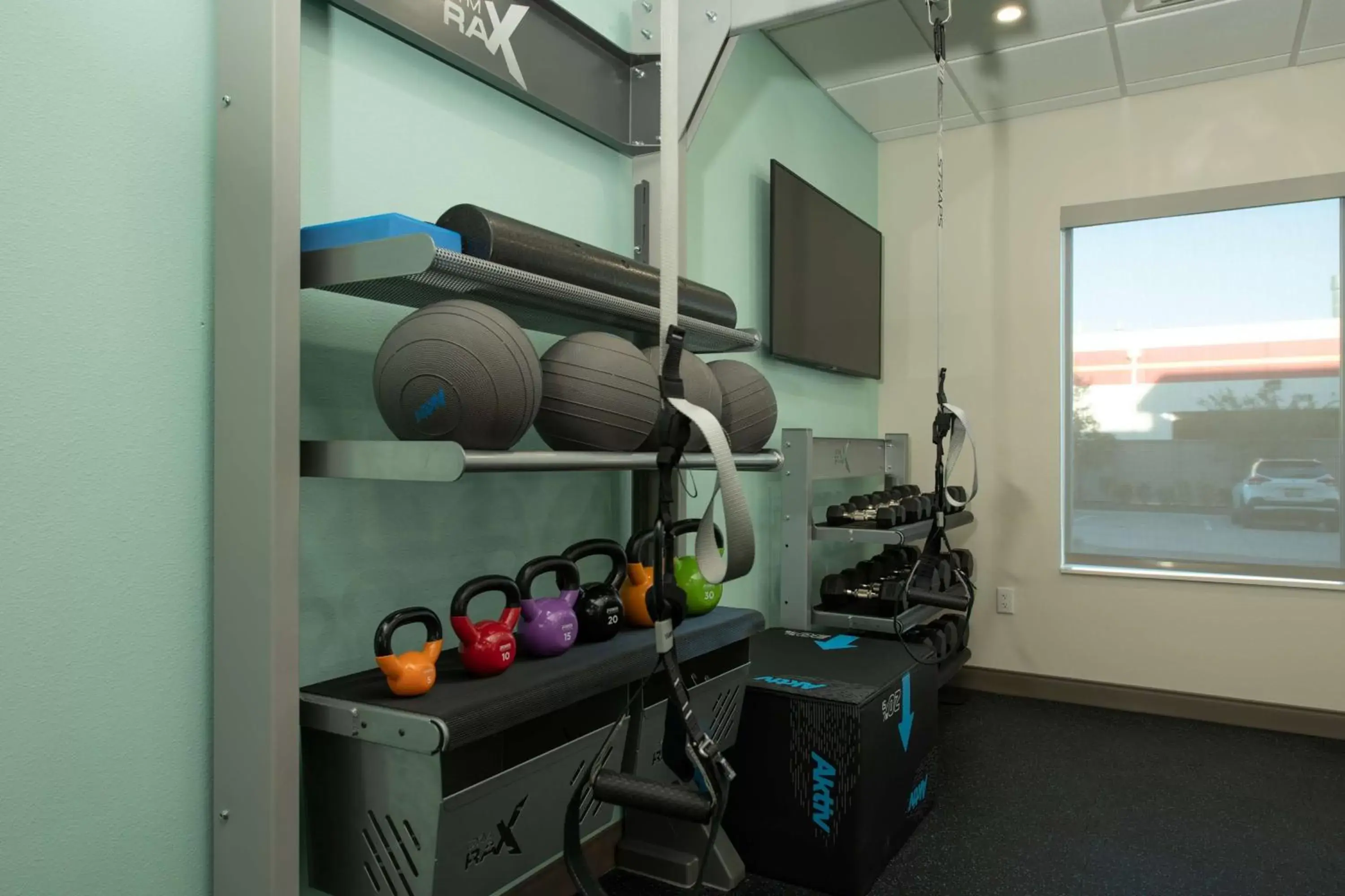 Fitness centre/facilities, Kitchen/Kitchenette in Tru By Hilton The Colony