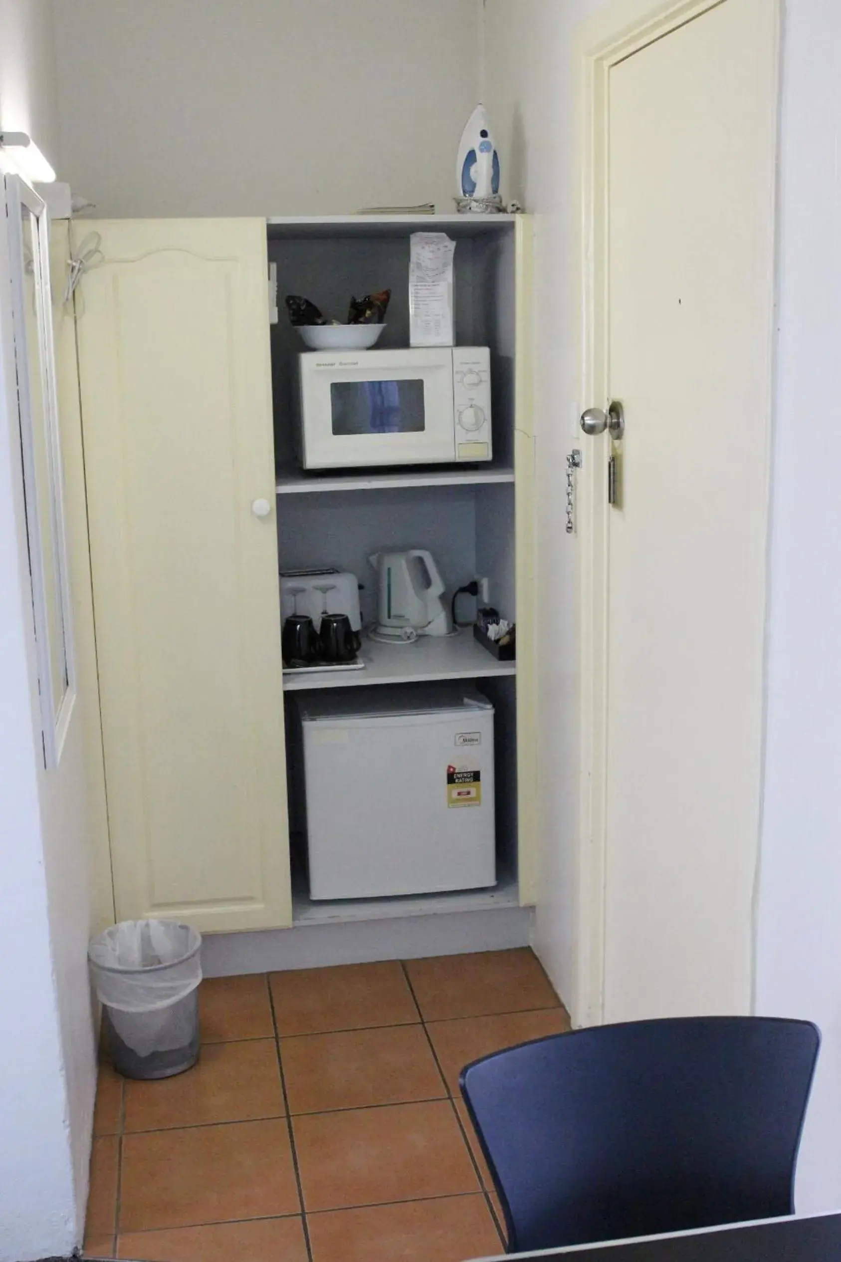 Coffee/tea facilities, Kitchen/Kitchenette in Inverell Motel