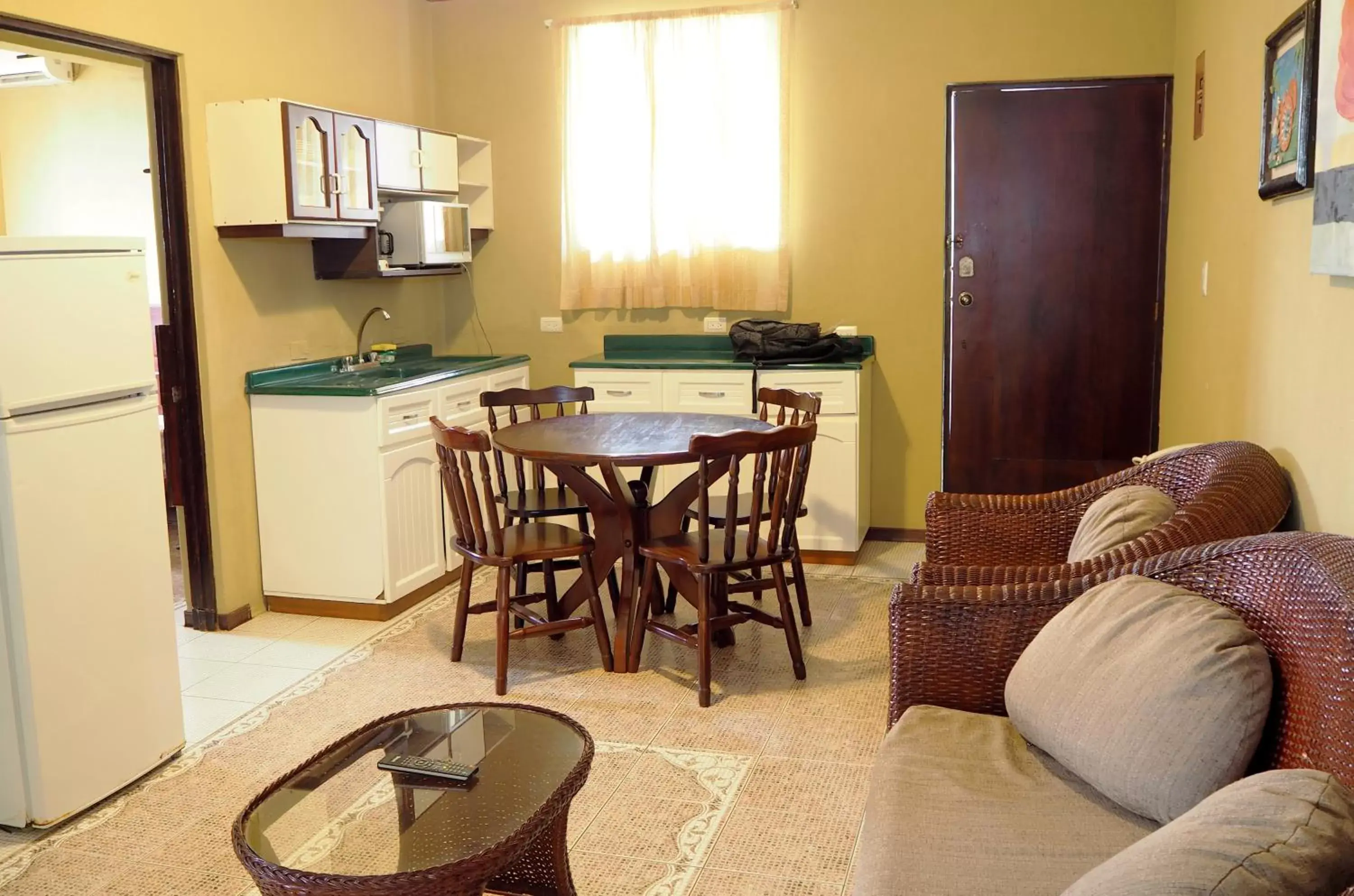 Bedroom, Dining Area in Balcon del Mar Beach Front Hotel