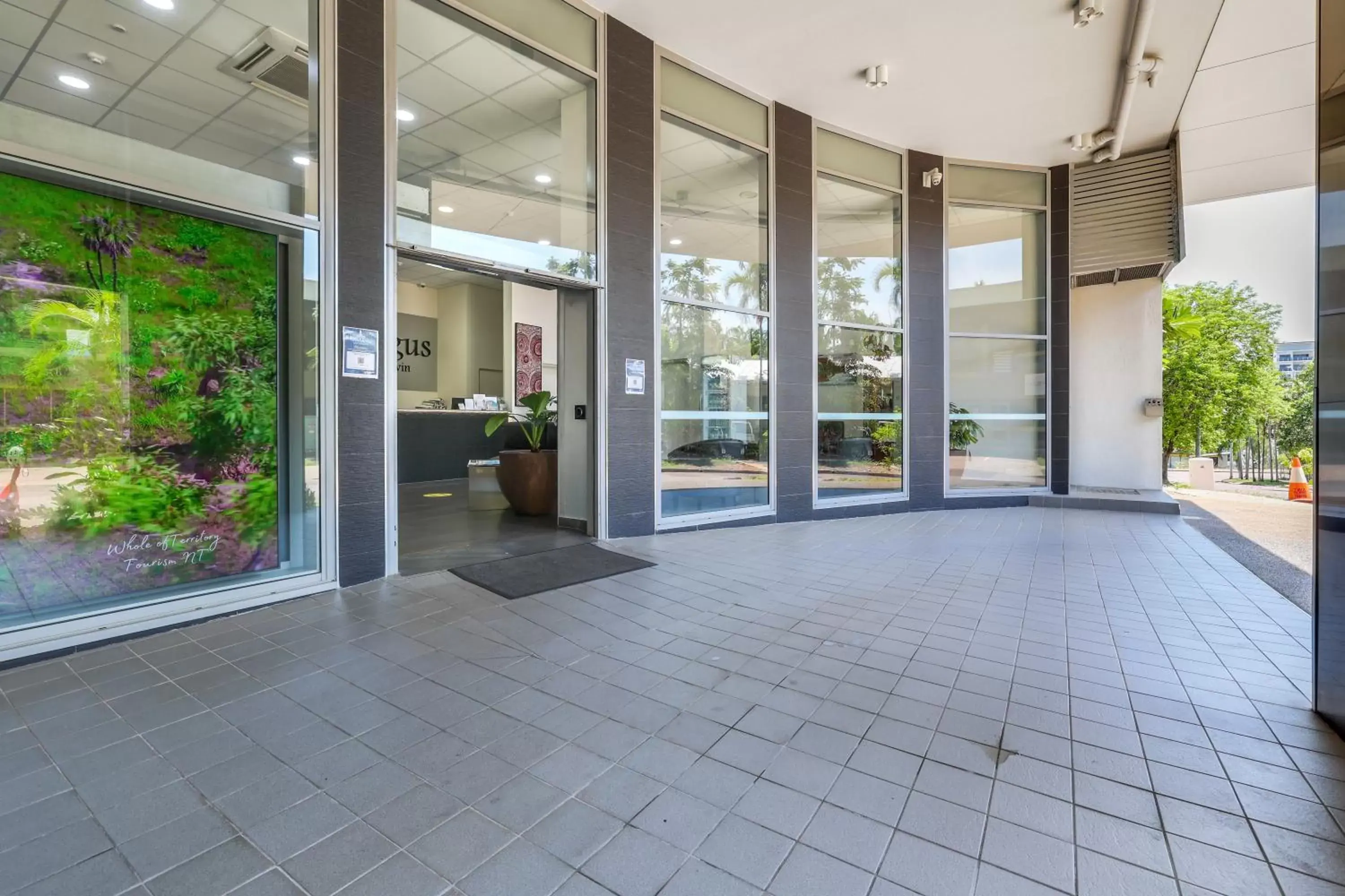 Facade/entrance in Argus Hotel Darwin