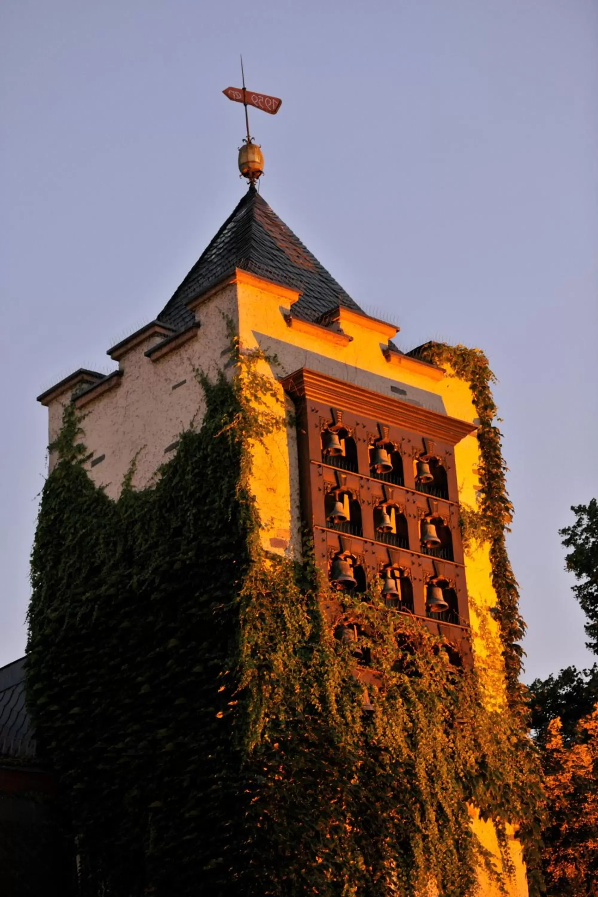 Area and facilities, Property Building in Breuer's Rüdesheimer Schloss