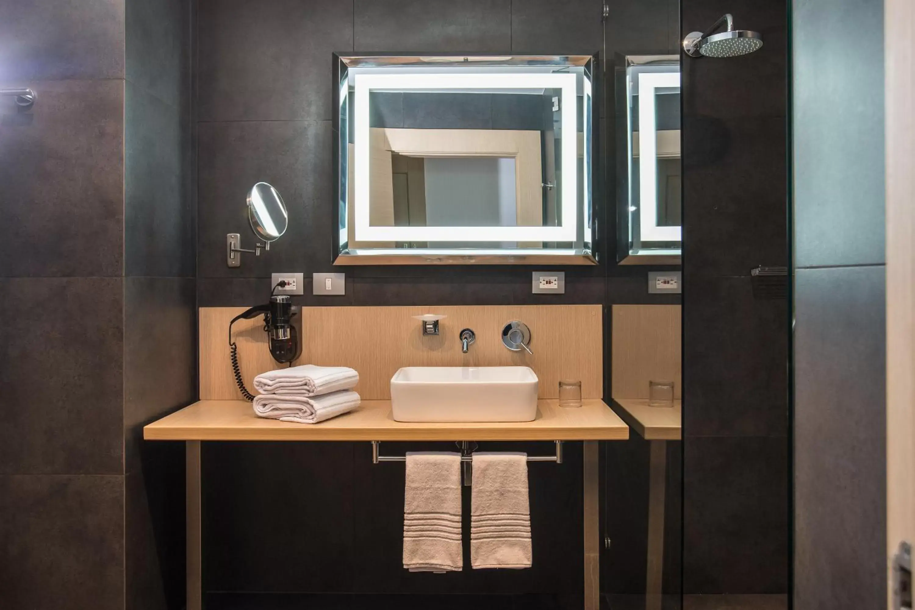 Bathroom, Coffee/Tea Facilities in Novotel Bogota Parque 93