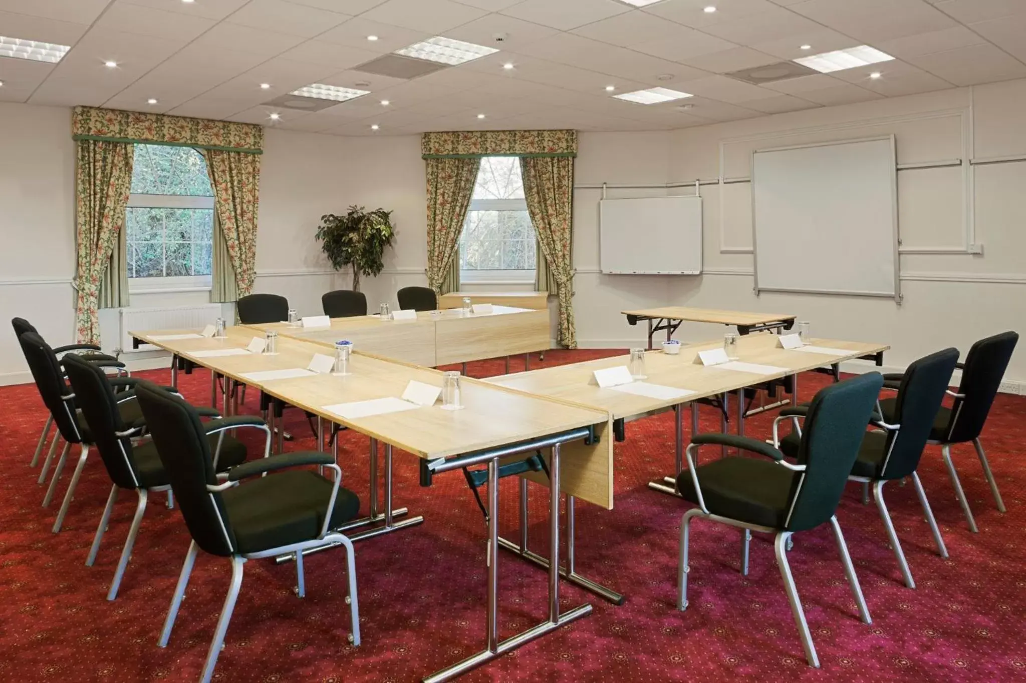 Meeting/conference room in Holiday Inn Corby Kettering A43, an IHG Hotel