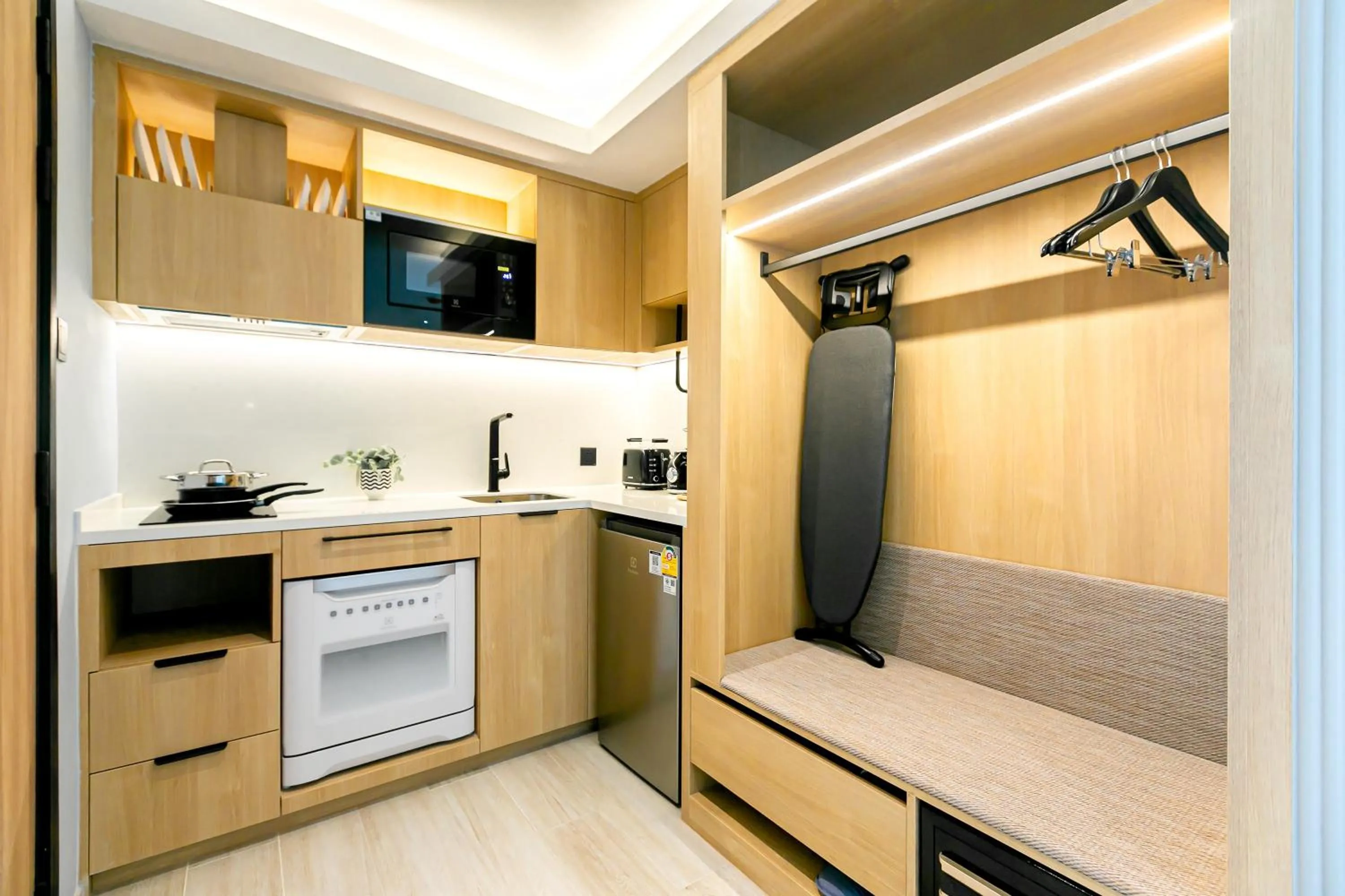 Kitchen or kitchenette in The SACHA Apart-Hotel Thonglor