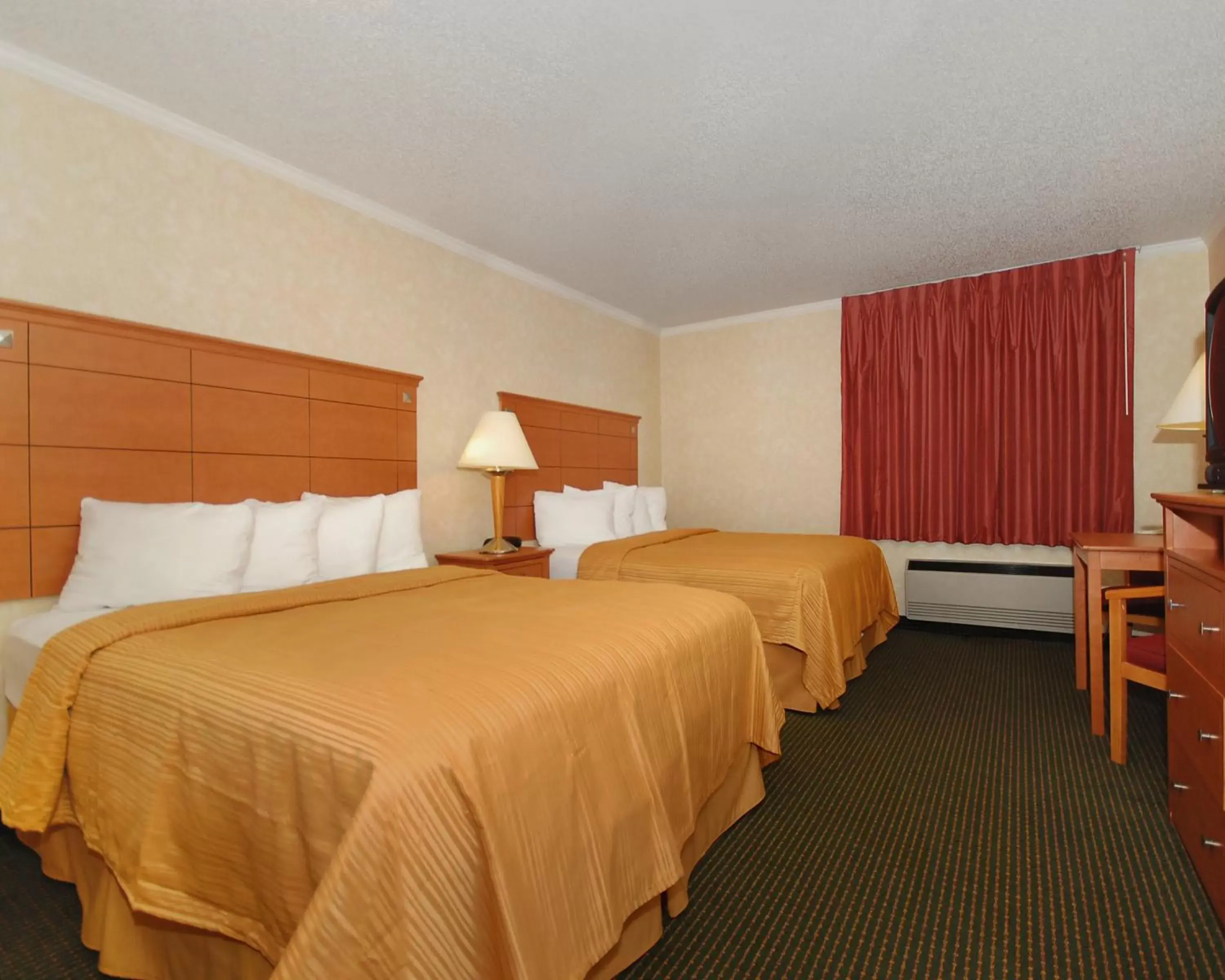 Queen Room with Two Queen Beds - Non-Smoking in Quality Inn Harrisburg - Hershey Area
