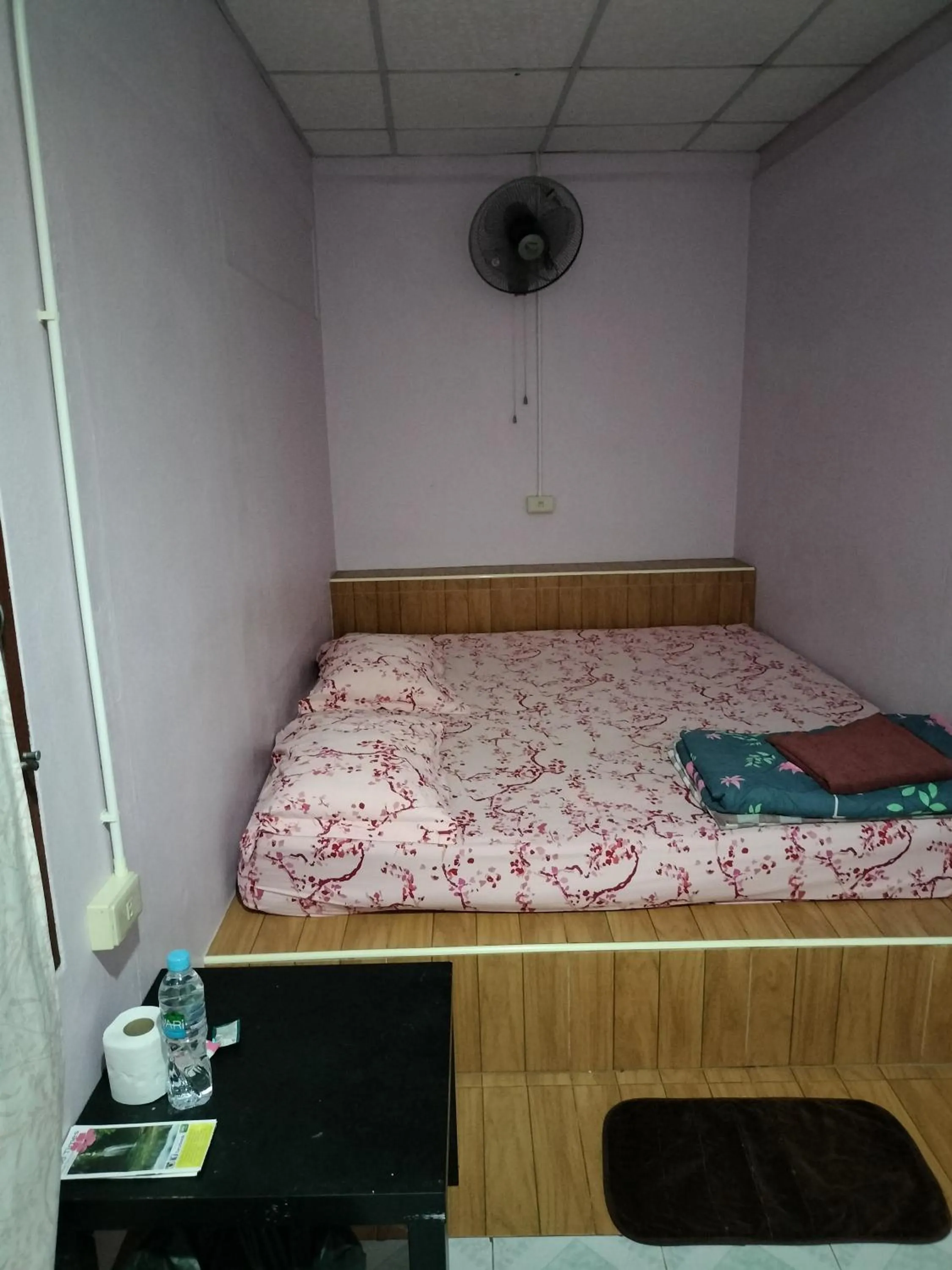 Bedroom, Bed in Canaan