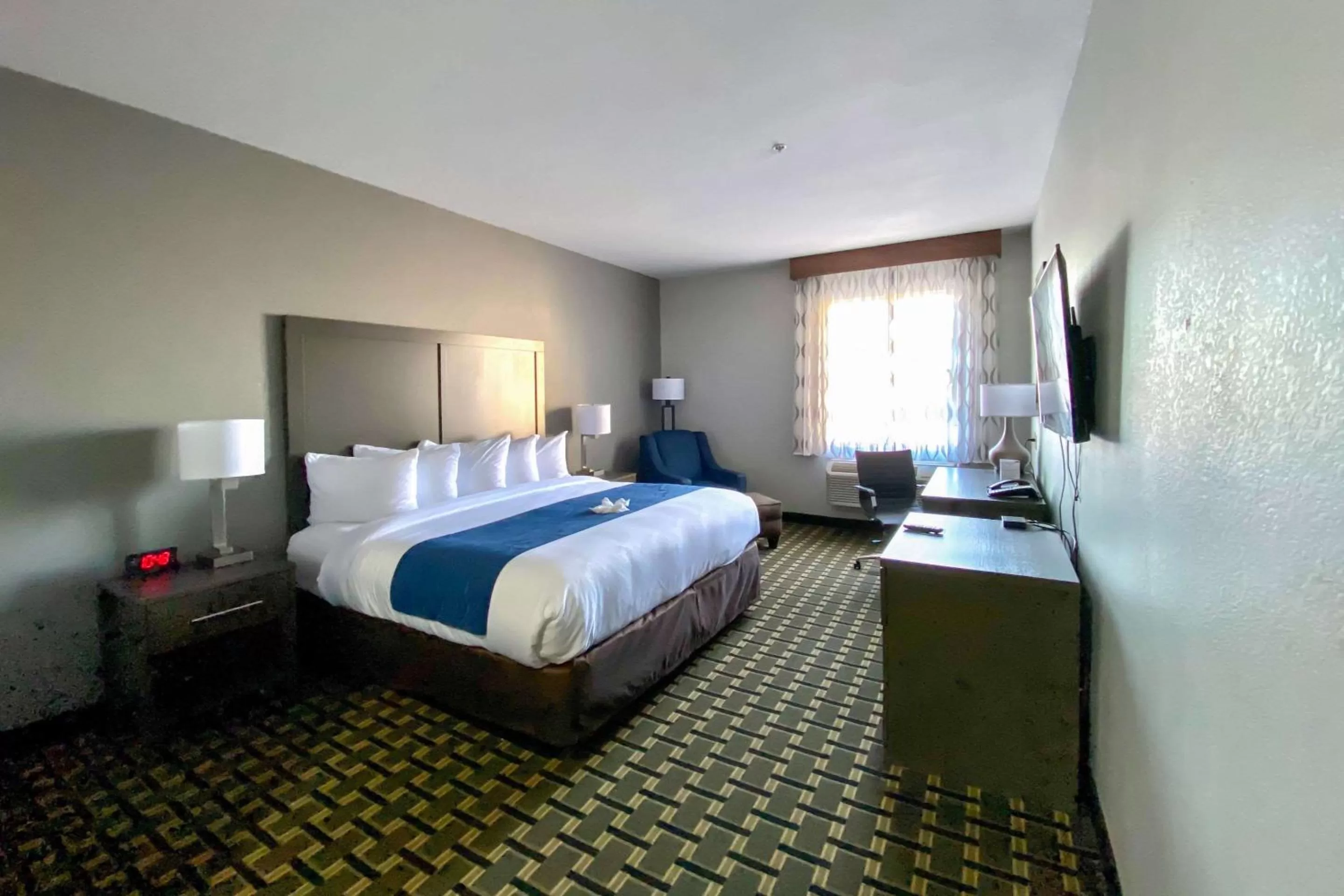 Photo of the whole room, Bed in Comfort Inn Owasso – Tulsa