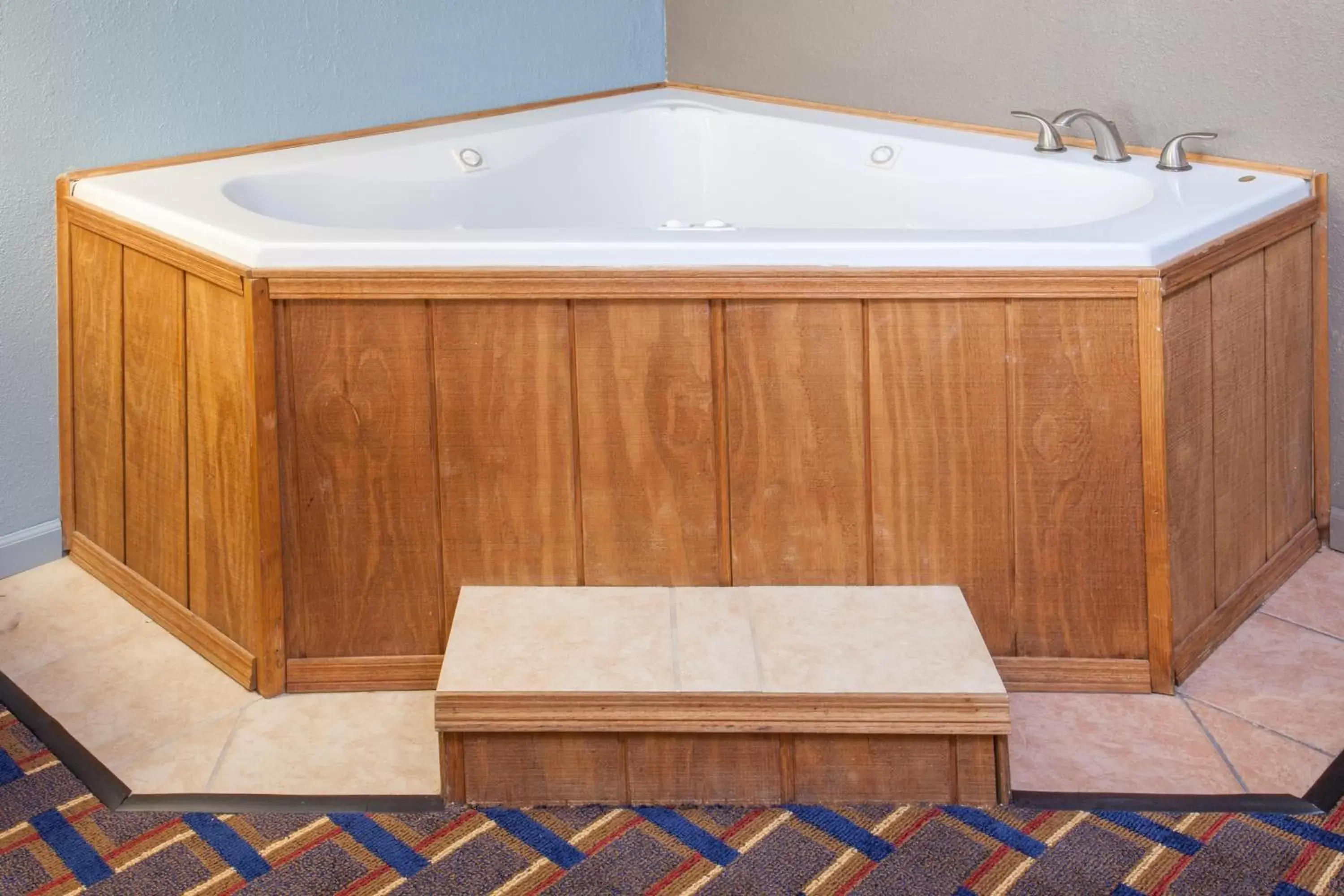 Deluxe King Room - Non-Smoking in Days Inn by Wyndham Farmer City Deluxe King Room - Non-Smoking in Days Inn by Wyndham Farmer City