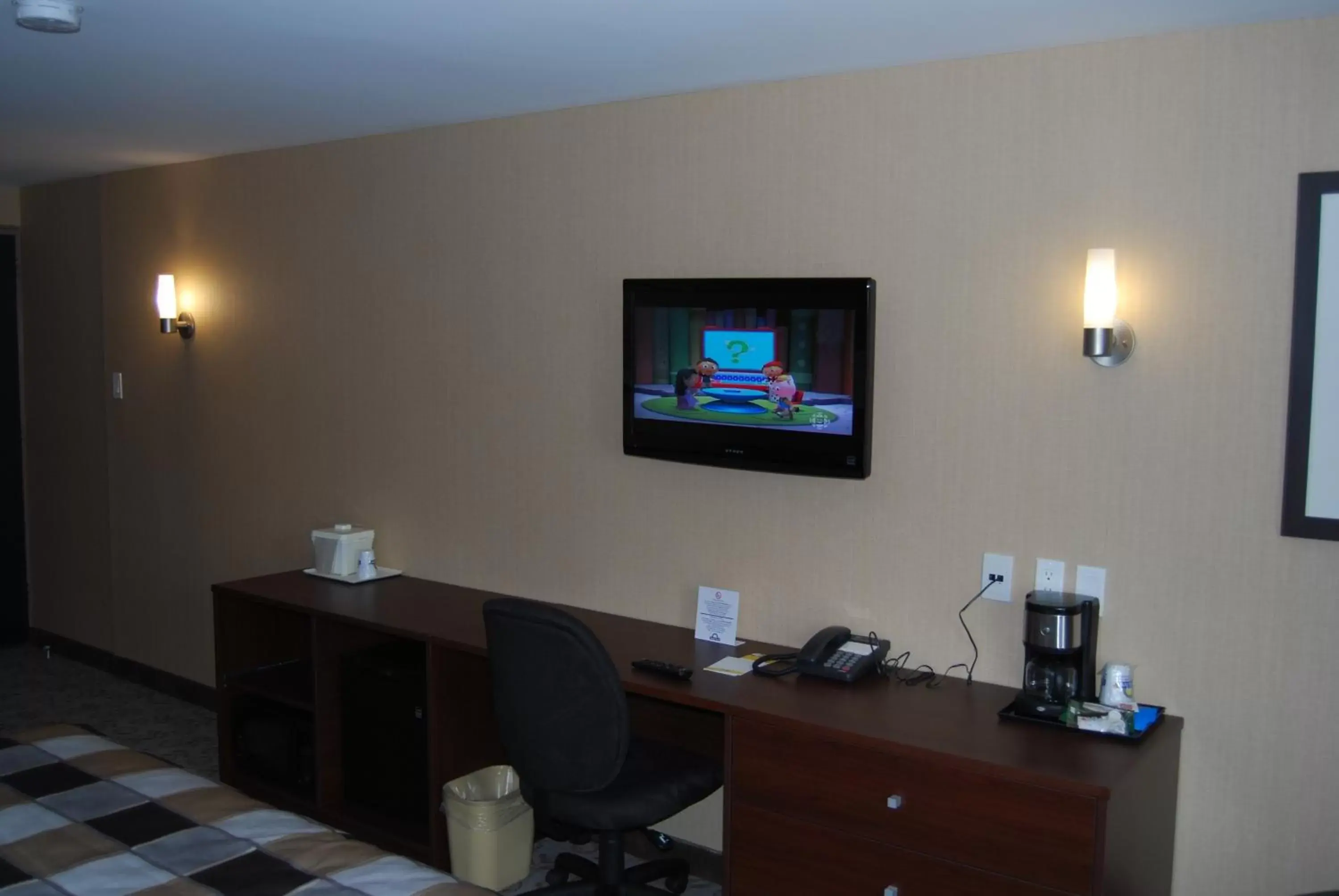 TV and multimedia, TV/Entertainment Center in Days Inn by Wyndham Brampton