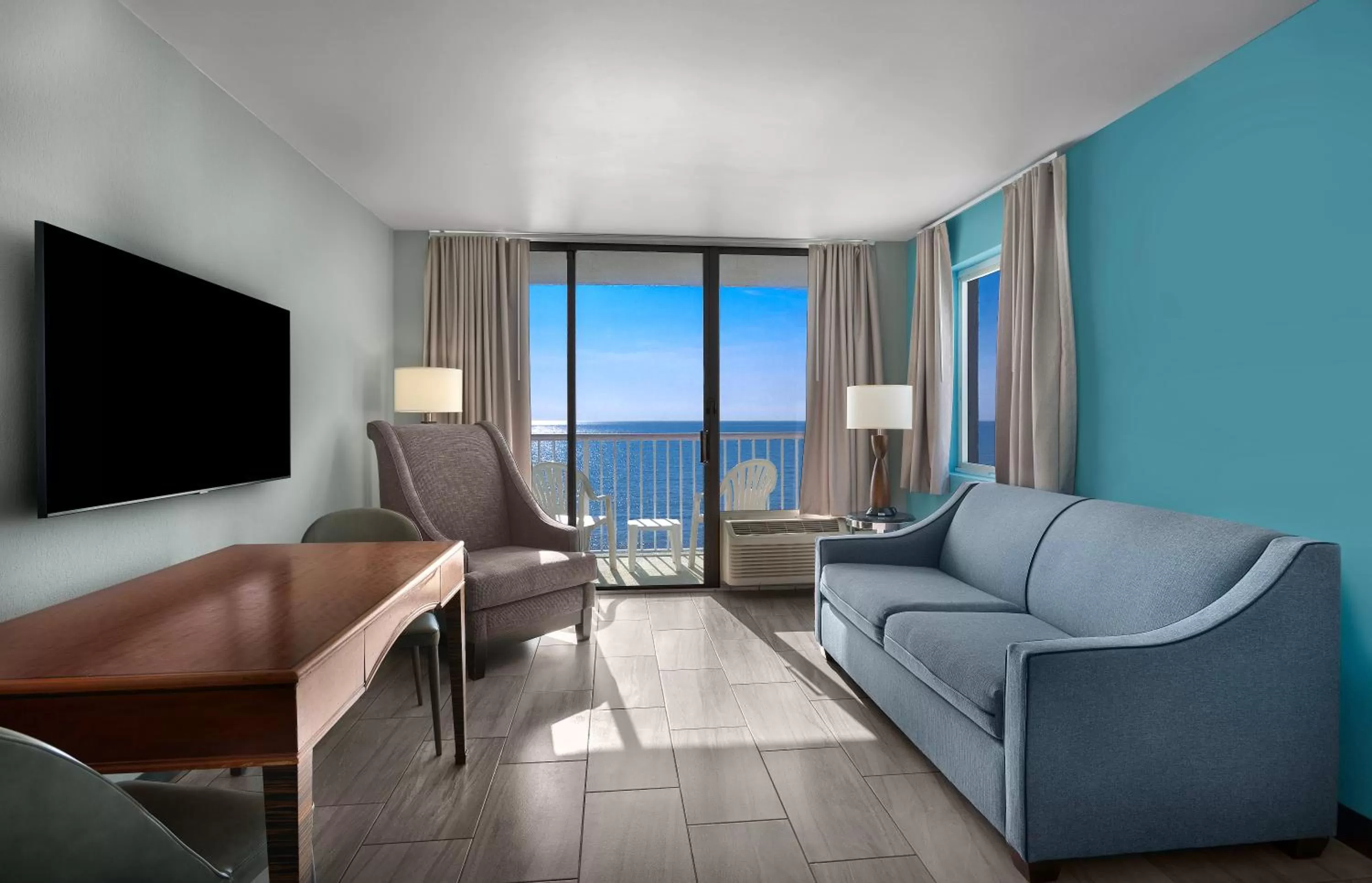 Living room in Crown Reef Beach Resort and Waterpark