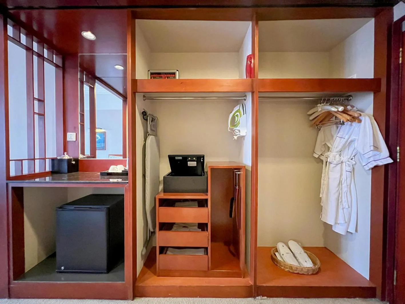 wardrobe in Baolong Hotel Shanghai
