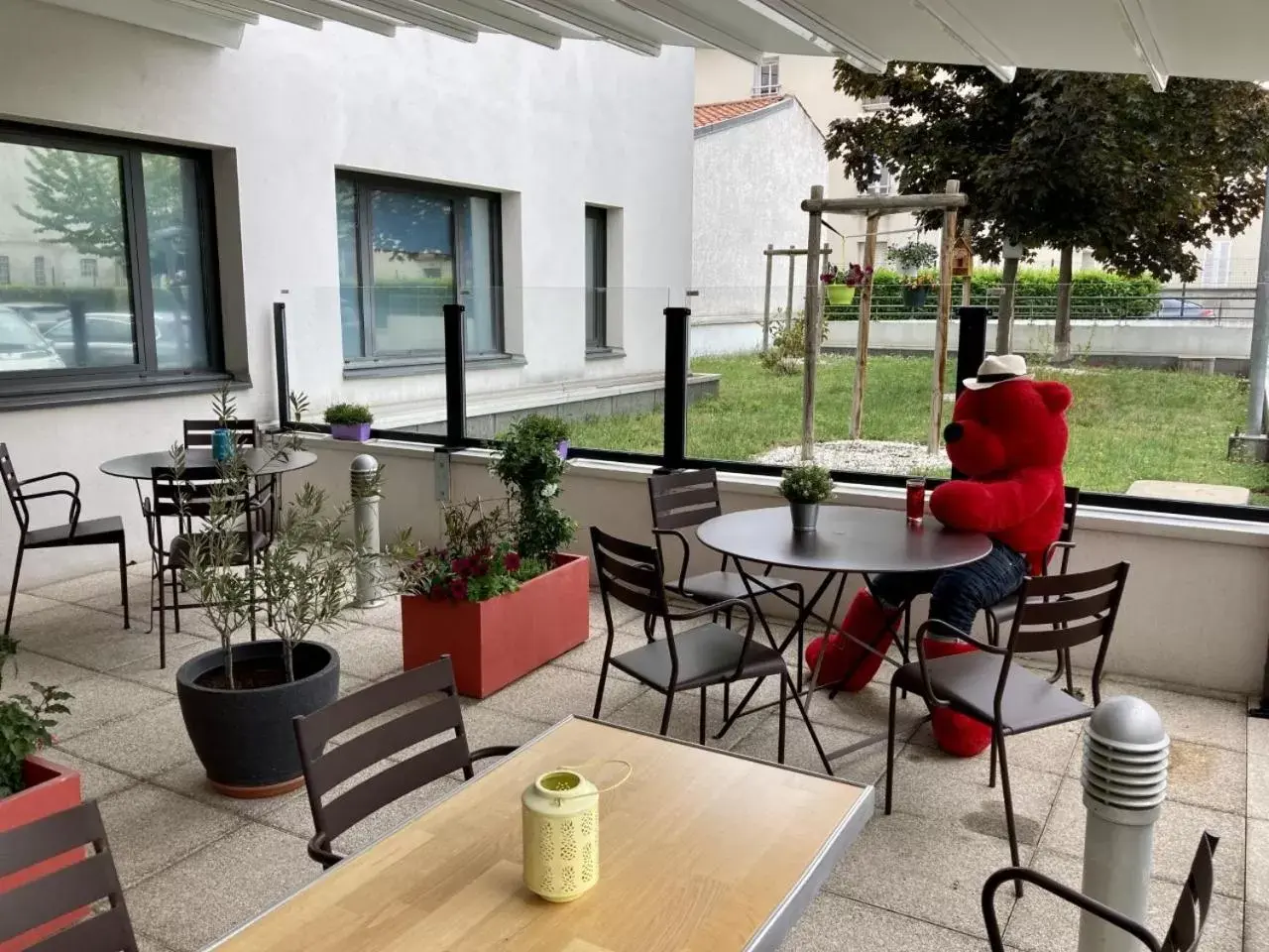 Patio, Restaurant/Places to Eat in Novotel Suites Clermont Ferrand Polydome