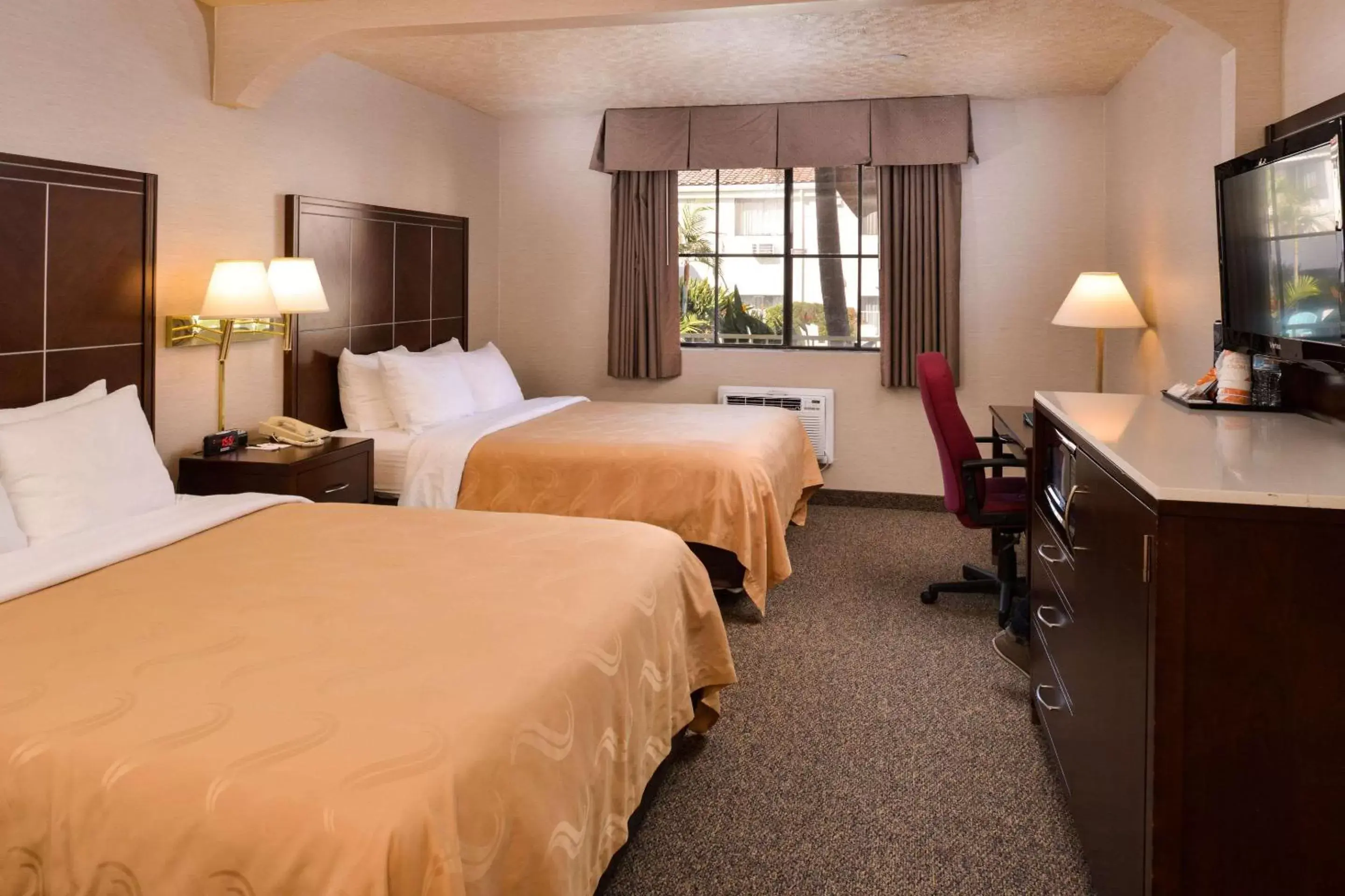 Photo of the whole room, Bed in Quality Inn & Suites Walnut - City of Industry