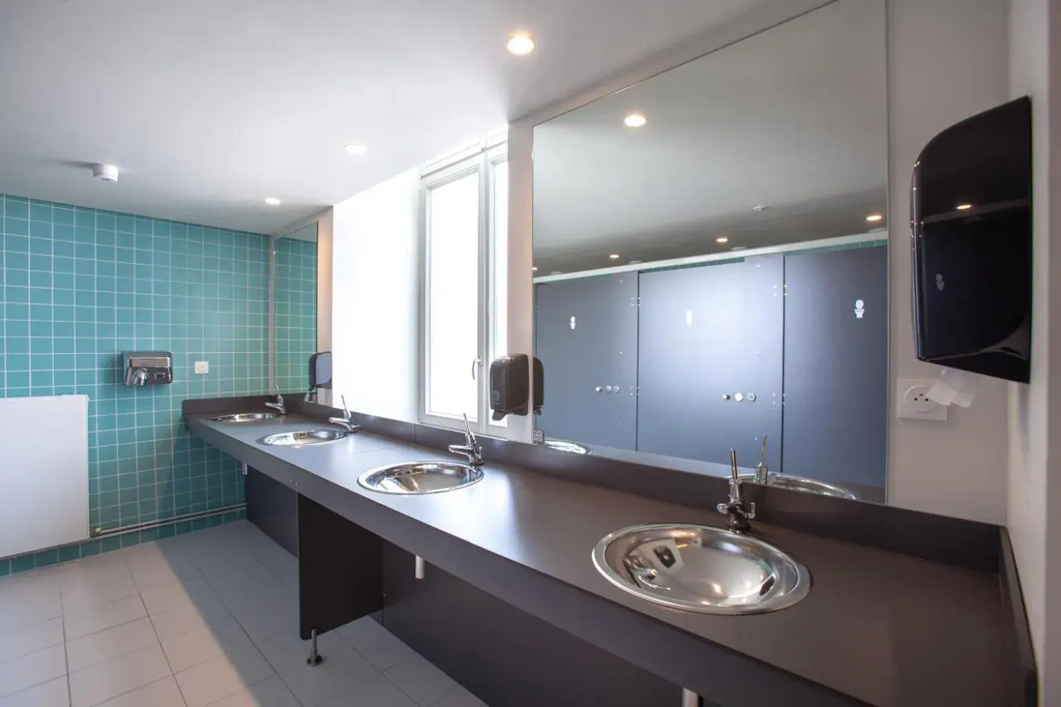 Bathroom, Kitchen/Kitchenette in The People - Strasbourg