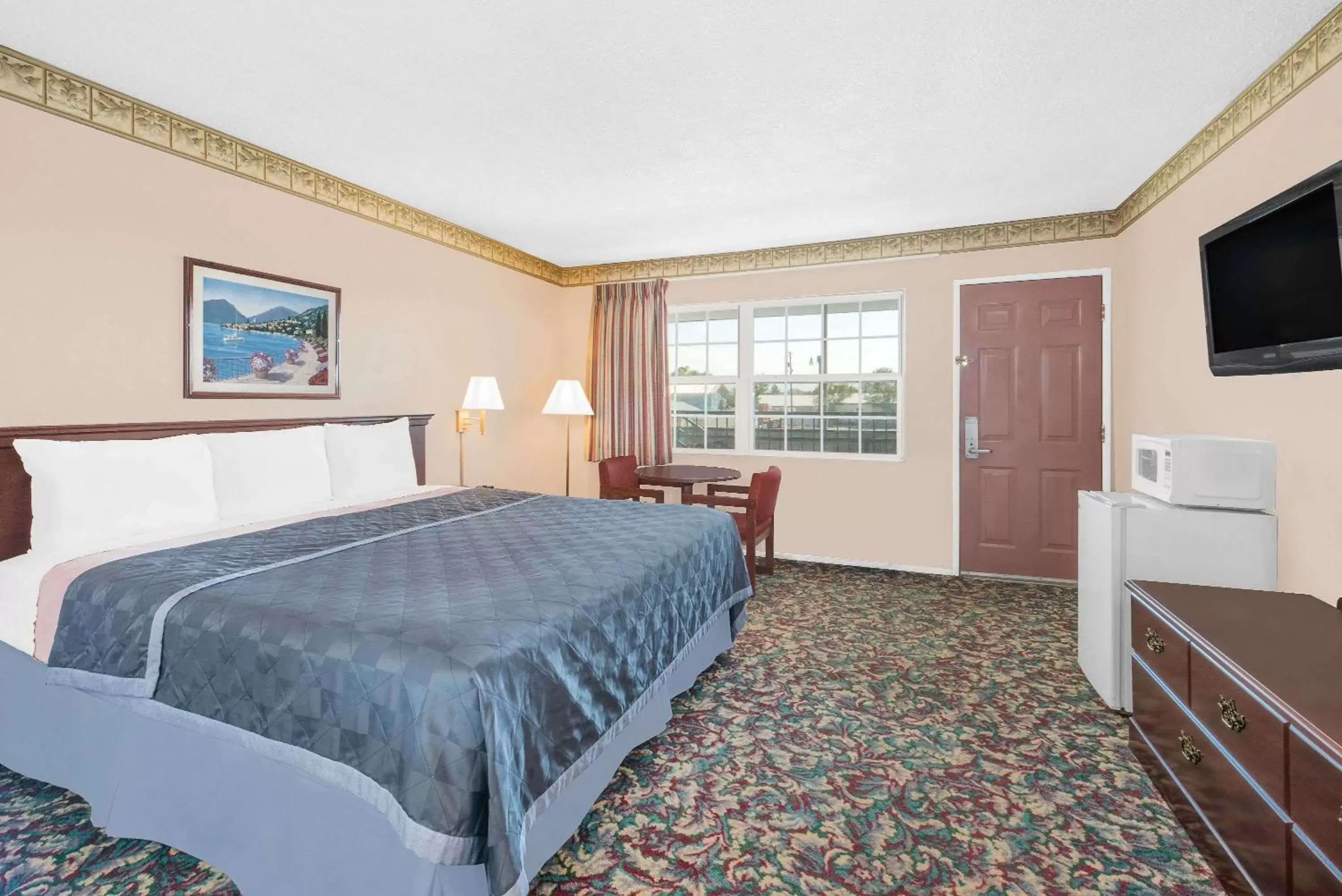 Photo of the whole room, Bed in Knights Inn & Suites by Sonesta Pecos