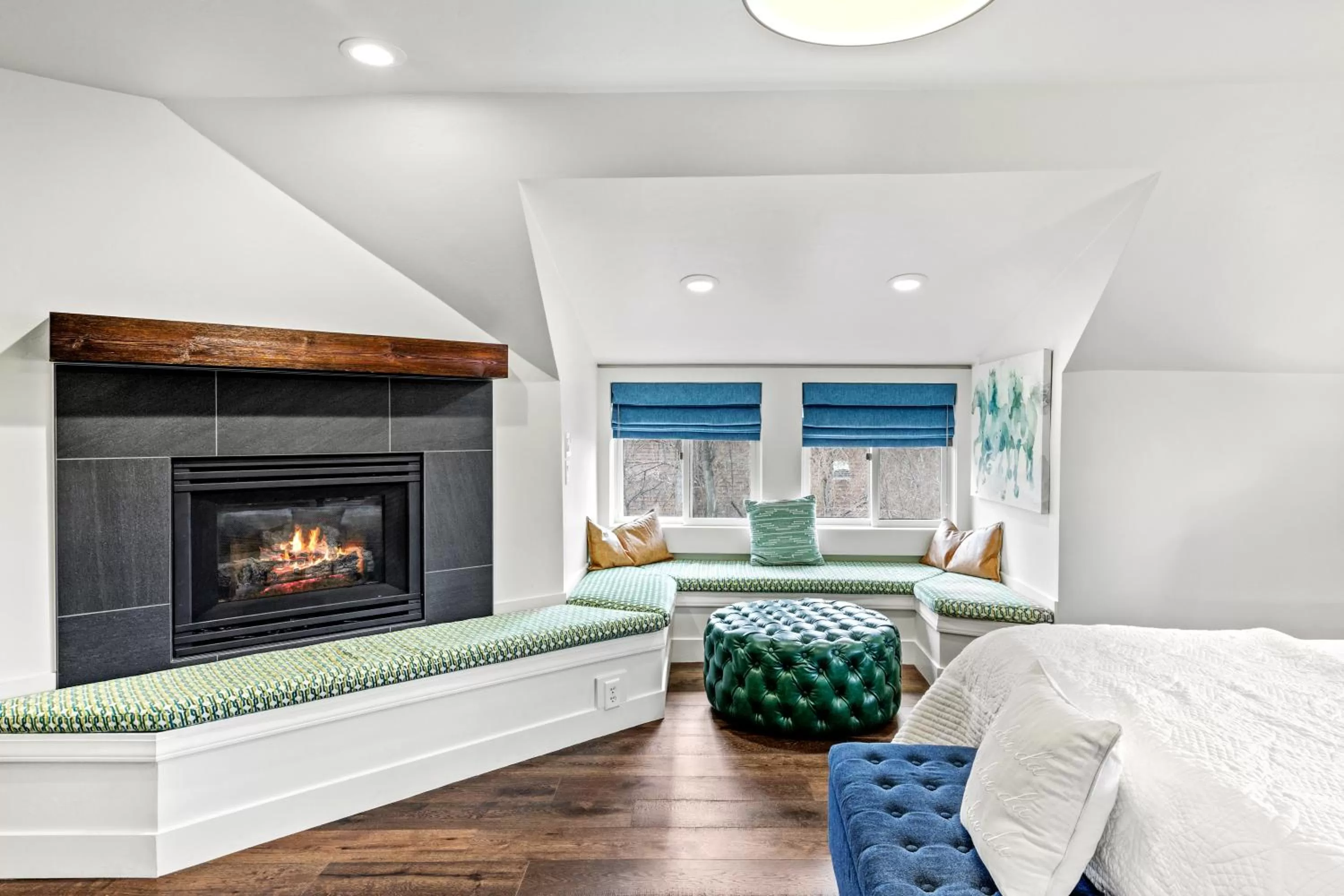 flat iron, Bed in Bespoke Inn Flagstaff